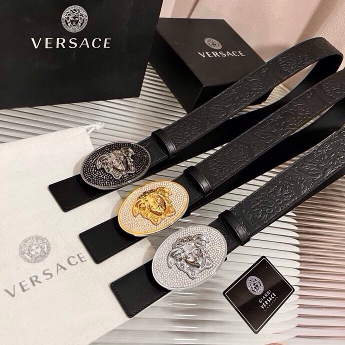 范思哲，新款牛皮革腰带，通体饰有Barocco压花图案。4.0cm