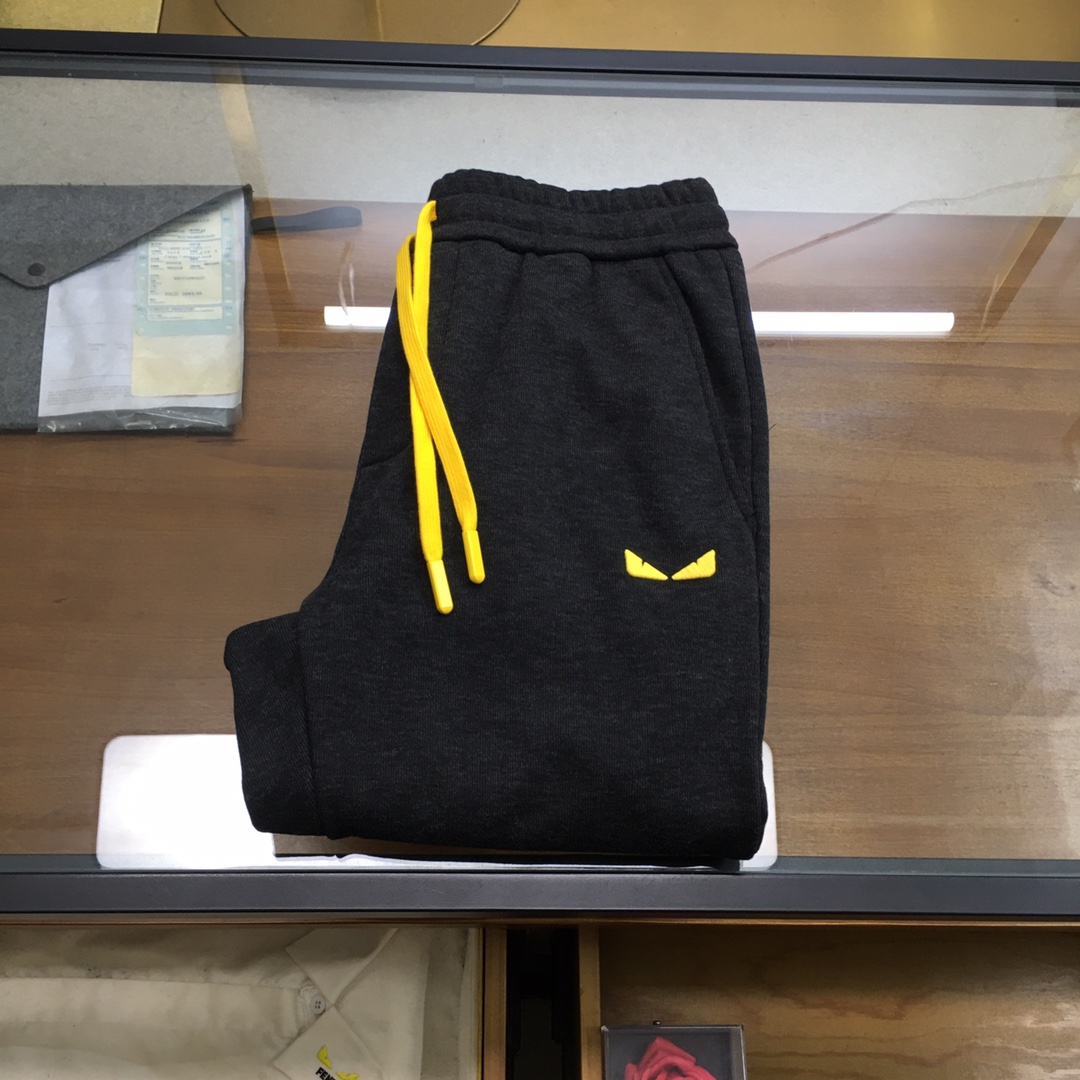 NO:611232,New product [Fend] 2025 autumn and winter new velvet and thickened casual pants!  On sale simultaneously on the official website. Casual pants with the brand's classic LOGO, customized high-end fabrics, excellent warmth and comfort, strong touch. Highly recognizable, perfect appearance and craftsmanship. Sizes M-3XL, fendi, alexander wang19860909新品【Fend】 2025秋冬新款加绒加厚休闲裤！官网同步发售.品牌经典LOGO休闲裤 ,定制高端面料,保暖舒适度极好,手触感强烈.辨识度极高,完美品相工艺. 尺码M-3XL,,fendi,alexander wang,Men's clothing