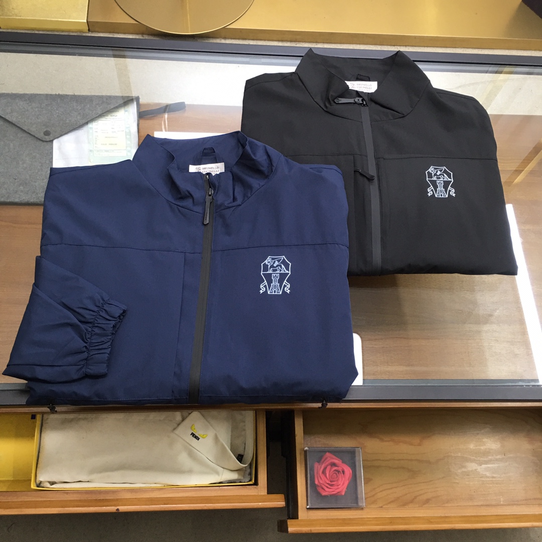 NO:613435,New Jacket [BC] 25 official website of the same high-end men's windbreaker jacket, fashionable and casual high-end version!  Custom-made fabrics at the counter are highly breathable and comfortable, with impeccable details and brand element design concepts, reflecting the high-quality, delicate and soft feel!  It presents a casual cut and the upper body shape is awesome!  Size M/48-3XL/56,,jackets & coats,jackets & coats,alexander wang19860909新品夹克【BC】 25官网同款高端 男士风衣夹克外套时尚休闲高端版本！专柜定制面料 透气舒适度高,细节无可挑剔,品牌元素设计理念,体现高品质手感细腻柔软！呈现休闲裁剪,上身版型超赞！码数M/48-3XL/56,,jackets & coats,jackets & coats,alexander wang,Men's clothing