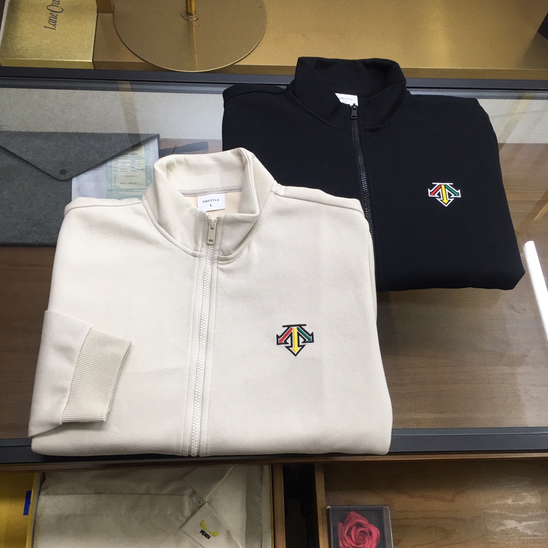 NO:613442,New Jacket [Desante] 25 official website of the same high-end men's windbreaker jacket, fashionable and casual high-end version!  Custom-made fabrics at the counter are highly breathable and comfortable, with impeccable details and brand element design concepts, reflecting the high-quality, delicate and soft feel!  It presents a casual cut and the upper body shape is awesome!  Size M/48-3XL/56,,jackets & coats,jackets & coats,alexander wang19860909新品夹克【迪桑特】 25官网同款高端 男士风衣夹克外套时尚休闲高端版本！专柜定制面料 透气舒适度高,细节无可挑剔,品牌元素设计理念,体现高品质手感细腻柔软！呈现休闲裁剪,上身版型超赞！码数M/48-3XL/56,,jackets & coats,jackets & coats,alexander wang,Men's clothing