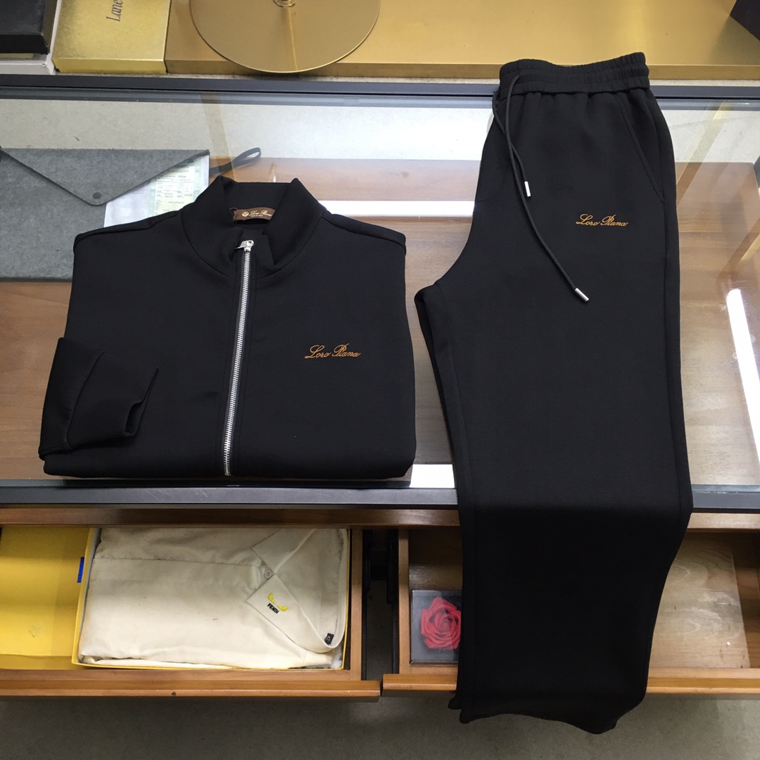 NO:613487,New product suit [LP] 2025 autumn and winter new style casual air layer fabric suit, warm, comfortable and casual!  Full of high-end feel!  The details are exquisite and high-end, and the workmanship is impeccable!  The original high-end fabric is very high-end!  The fabric is crisp, anti-wrinkle and wear-resistant, warm, neat and stylish. Everyone must buy a set this autumn and winter. They must look cool and cool when wearing it. This is a particularly recommended model from our store!  M-3XL,,loro piana,alexander wang19860909新品套装【LP】 2025秋冬新款同款休闲空气层面料套装,保暖舒适休闲！高级感满满！细节精致高档,做工无可挑剔！原版高端面料很显高级！面料挺括抗皱耐磨,保暖利落有型 这个秋冬每人必须入手一套 穿上必须是醉帅气的 咋们家特别推荐款！M-3XL,,loro piana,alexander wang,Men's clothing