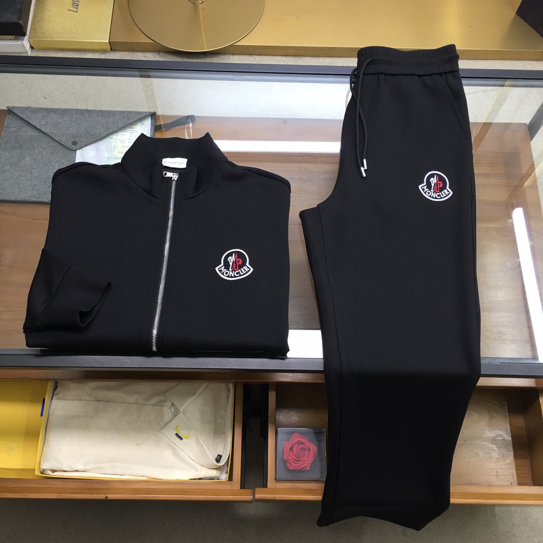 NO:613481,New suit [Moncle] 2025 autumn and winter new casual air layer fabric suit, warm, comfortable and casual!  Full of high-end feel!  The details are exquisite and high-end, and the workmanship is impeccable!  The original high-end fabric is very high-end!  The fabric is crisp, anti-wrinkle and wear-resistant, warm, neat and stylish. Everyone must buy a set this autumn and winter. They must look cool and cool when wearing it. This is a particularly recommended model from our store!  M-3XL,,alexander wang19860909新品套装【Moncle】 2025秋冬新款同款休闲空气层面料套装,保暖舒适休闲！高级感满满！细节精致高档,做工无可挑剔！原版高端面料很显高级！面料挺括抗皱耐磨,保暖利落有型 这个秋冬每人必须入手一套 穿上必须是醉帅气的 咋们家特别推荐款！M-3XL,,alexander wang,Men's clothing