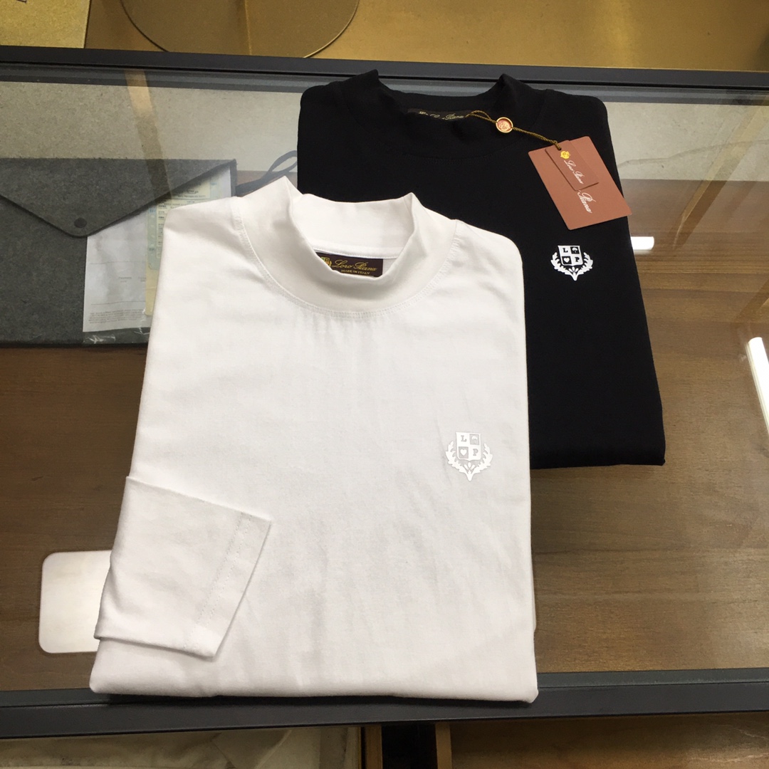 NO:613511,New product 'Lp...' Half turtleneck long-sleeved bottoming shirt 2025 autumn and winter new product!  High-end ready-to-wear series, fashionable light luxury classic fashionable round neck long-sleeved bottoming shirt, selected from high-quality 74.9 polyester fiber, 5.3 sheep wool, 19.8 viscose fiber blended custom fabrics, exquisitely embroidered logo in contrasting colors on the chest, the iconic brand uses contrasting colors for three-dimensional embroidery, black white M-3XL..,,loro piana,alexander wang19860909新品《Lp...》 半高领长袖打底衫 2025秋冬季节新品！高端成衣系列时尚轻奢经典时尚圆领长袖打底衫,甄选优质74.9聚酯纤维、5.3绵羊毛,19.8粘纤混纺定制面料,胸前撞色精美刺绣Logo徽标,标志性品牌使用撞色进行立体刺绣立体 黑色 白色 M-3XL..,,loro piana,alexander wang,Men's clothing