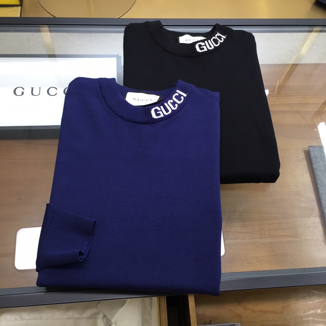 NO:613470,New products at the counter 'Gu.ci...' 2025ss autumn and winter hot-selling knitted sweaters/sweaters in overseas counters, casual and fashionable outerwear, a must-have for inner wear, custom-made imported knitted blended fabrics, the fabrics have a delicate feel, are close-fitting and comfortable without digging into the flesh, and have a good upper body shape. They are warm to wear, and the counter logo design is very unique. The original quality and craftsmanship are definitely the highest version on the market. The top-notch originals are great to wear. Smooth and crisp, not easy to deform. The seams and seams are very rigorous and elegant.  Absolutely a first-line OEM requirement!  Don’t miss it, male gods!  Sizes M-3XL, next day shipping!  .,,sweaters,alexander wang19860909专柜新品 《Gu.ci...》 2025ss秋冬海外专柜大爆款针织毛衫/毛衣,休闲时尚外穿 内搭必备款,定制进口针织混纺面料,面料手感细腻,贴身舒适不扎肉,上身版型好 穿着保暖,专柜标志设计非常独特,原版品质与工艺 绝对市场最高版本 顶级原版穿着超赞 柔顺挺括,不易变形.锁边缝盘都非常严谨考究 绝对一线代工要求！男神们别错过！ 尺码 M-3XL,隔天出货！.,,sweaters,alexander wang,Men's clothing