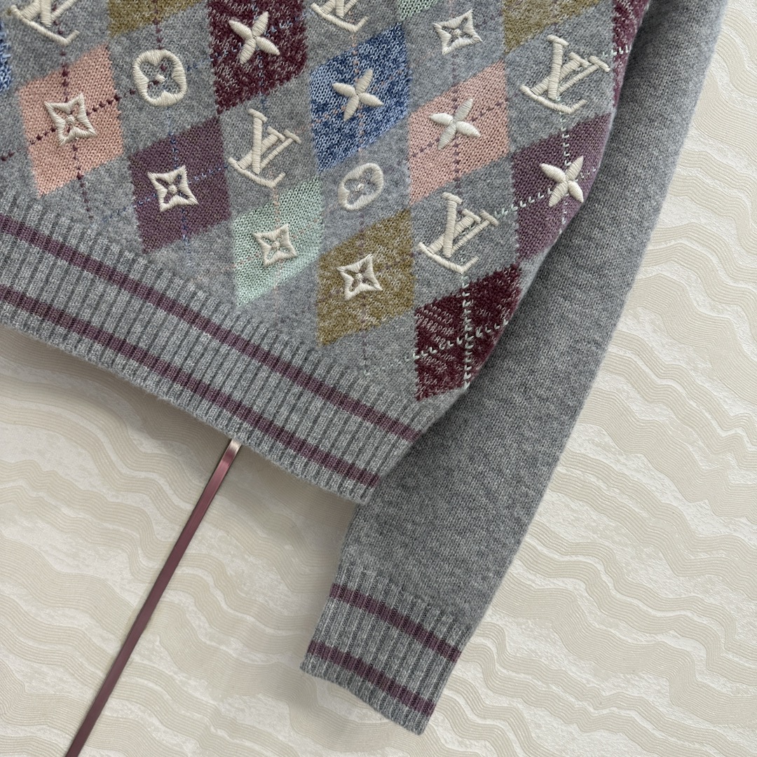 高端原单品质！❤️L滑雪系列Monogram重工立体刺绣logo菱格配色提花毛衣！撞色嵌花工艺贯穿时髦高