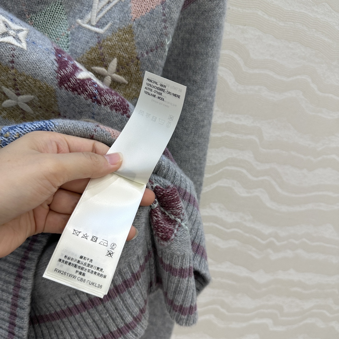 高端原单品质！❤️L滑雪系列Monogram重工立体刺绣logo菱格配色提花毛衣！撞色嵌花工艺贯穿时髦高