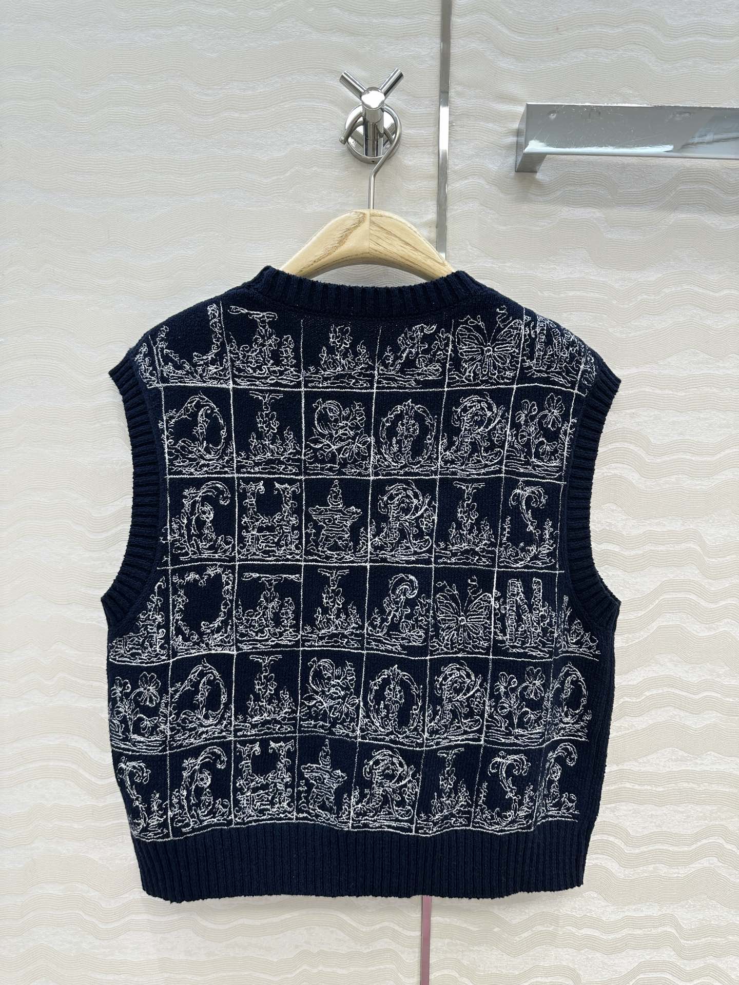 高端原单品质💋Miss D*限定新品！重工AlP🆕habet字母刺绣圆领背心小上衣，认准我家品质❤️定制