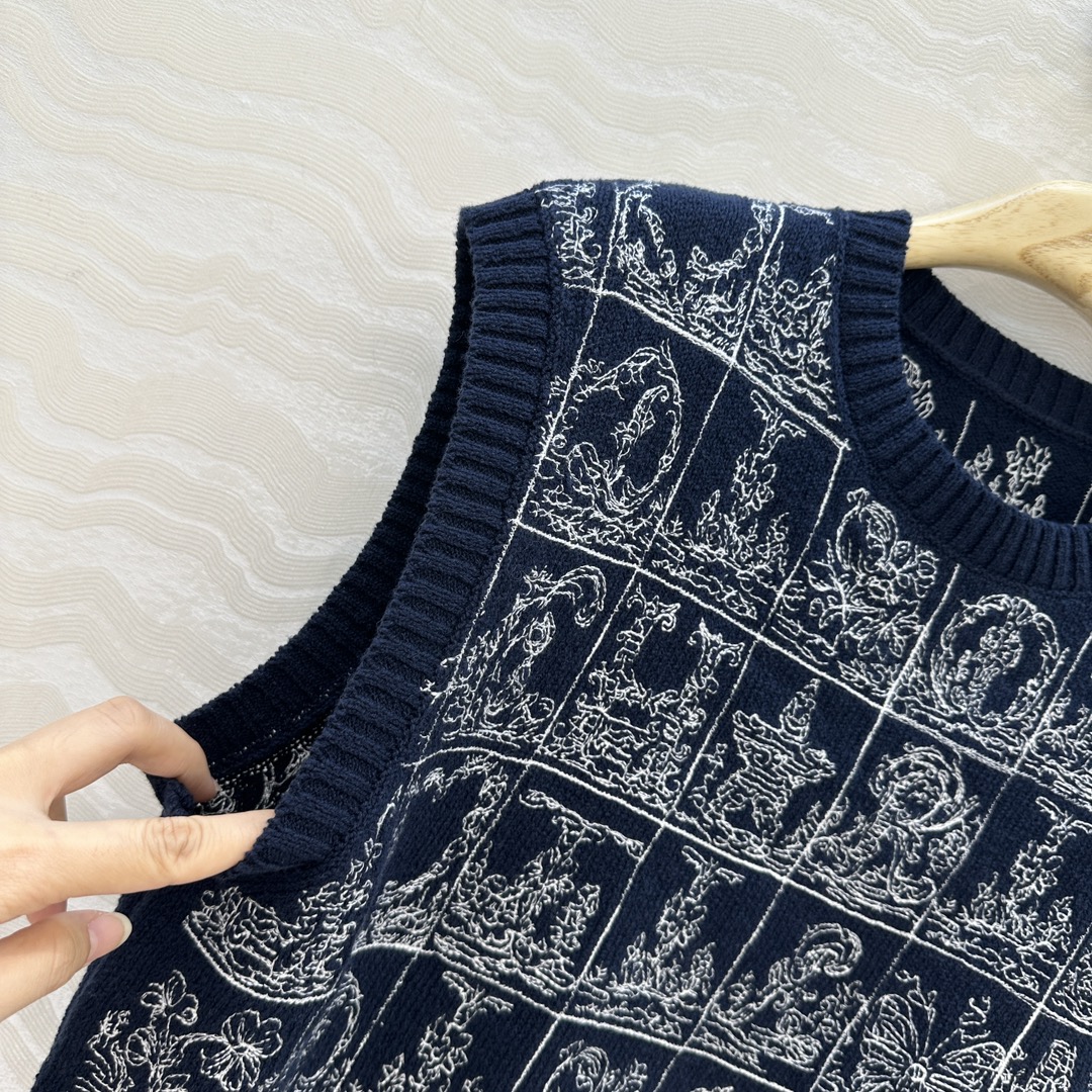 高端原单品质💋Miss D*限定新品！重工AlP🆕habet字母刺绣圆领背心小上衣，认准我家品质❤️定制