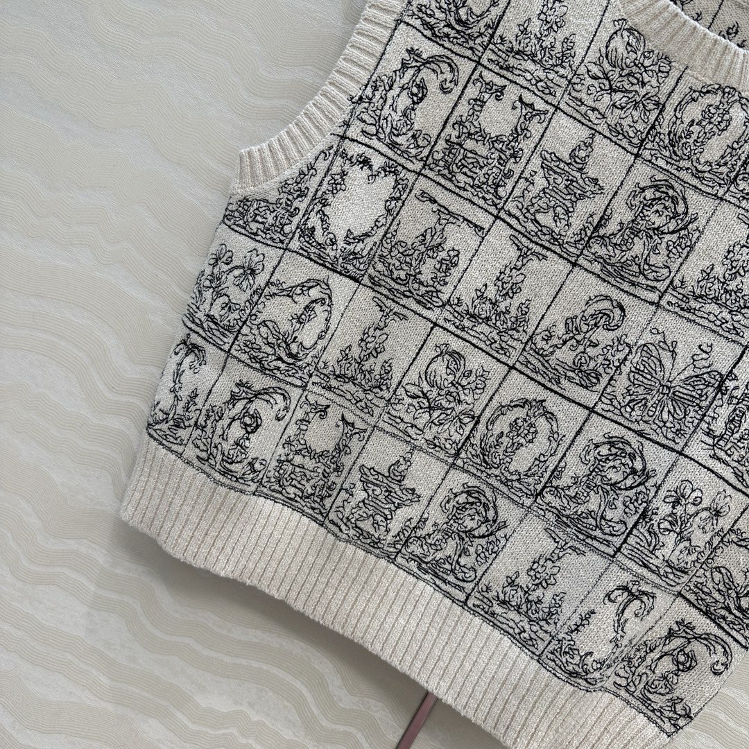 高端原单品质💋Miss D*限定新品！重工AlP🆕habet字母刺绣圆领背心小上衣，认准我家品质❤️定制