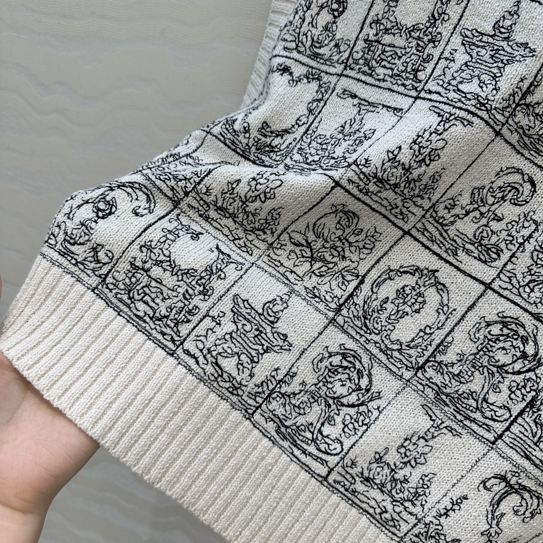 高端原单品质💋Miss D*限定新品！重工AlP🆕habet字母刺绣圆领背心小上衣，认准我家品质❤️定制