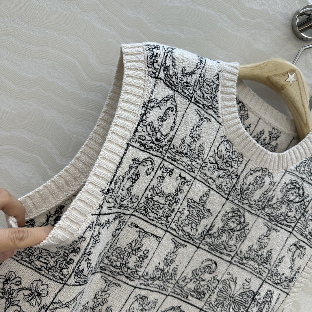 高端原单品质💋Miss D*限定新品！重工AlP🆕habet字母刺绣圆领背心小上衣，认准我家品质❤️定制