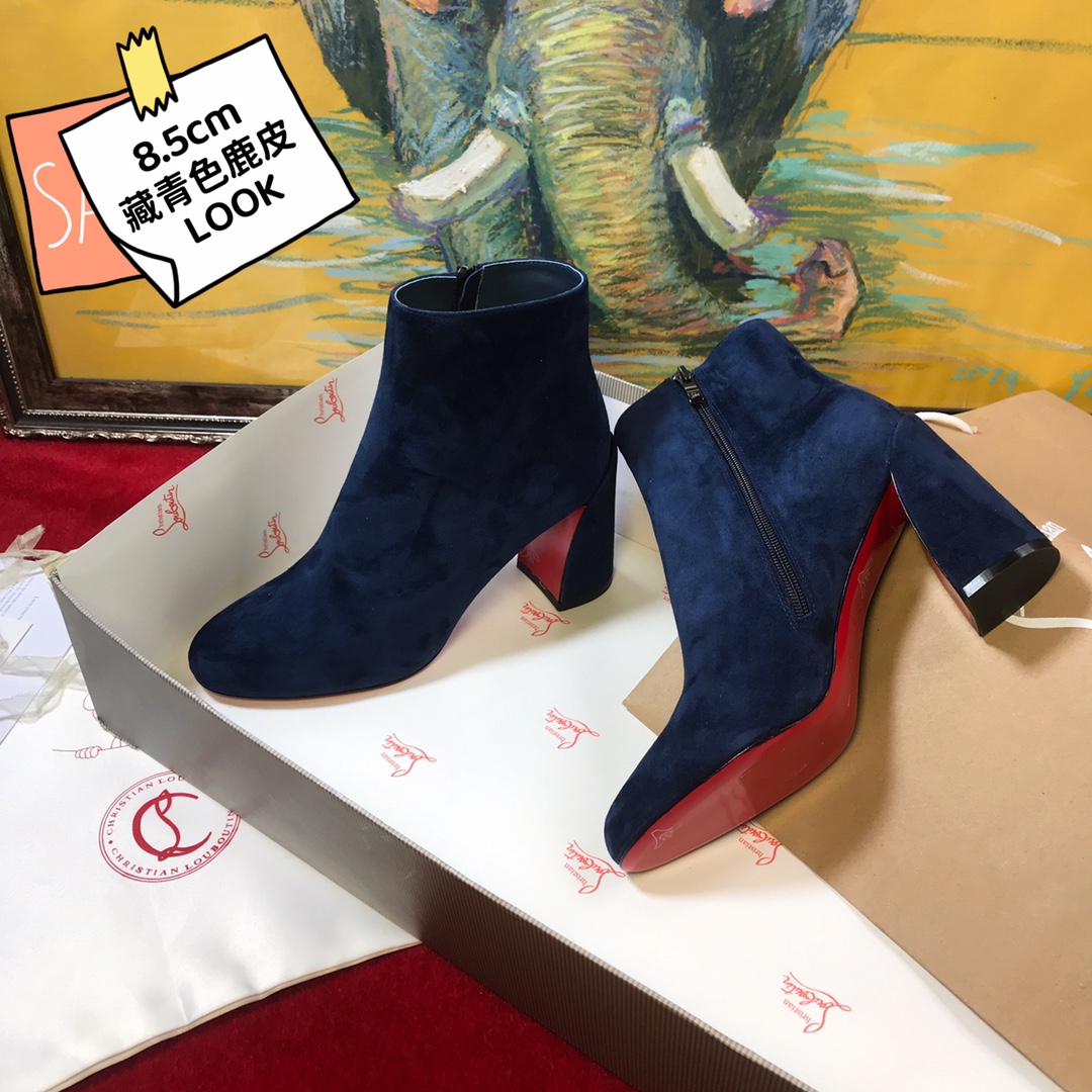 NO:574074,High-end customized autumn and winter boots series!  H8.5Cm, size 35-42. Private model zipper, 319-15. Navy blue deerskin. One piece of leather for each foot. Standard European code Reference: 319-15 Color: blue Material: veau velours Lining: goat leather Heel high: 10Cm Sole: leather sole Size: EUR 35-42 (US 4-11):,, christian louboutin, boots19860909高端订制 秋冬靴系列！ H8.5Cm,尺码35-42码.私模商标拉链,319-15.藏青色鹿皮.一只脚一块皮 标准欧码 Reference:319-15 Color:blue Material:veau velours Lining:goat leather Heel heigh:10Cm Sole:leather sole Size:EUR 35－42（US 4一11) :,,christian louboutin,boots,Women's Shoes