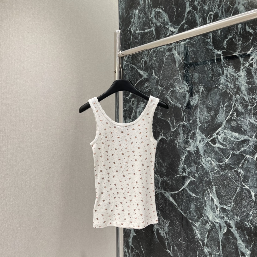 Miu 25秋冬新款 碎花花边背心 轻薄棉质面料，柔软亲肤，春秋季节超适合!奶油灰底配细碎花，温柔又优雅