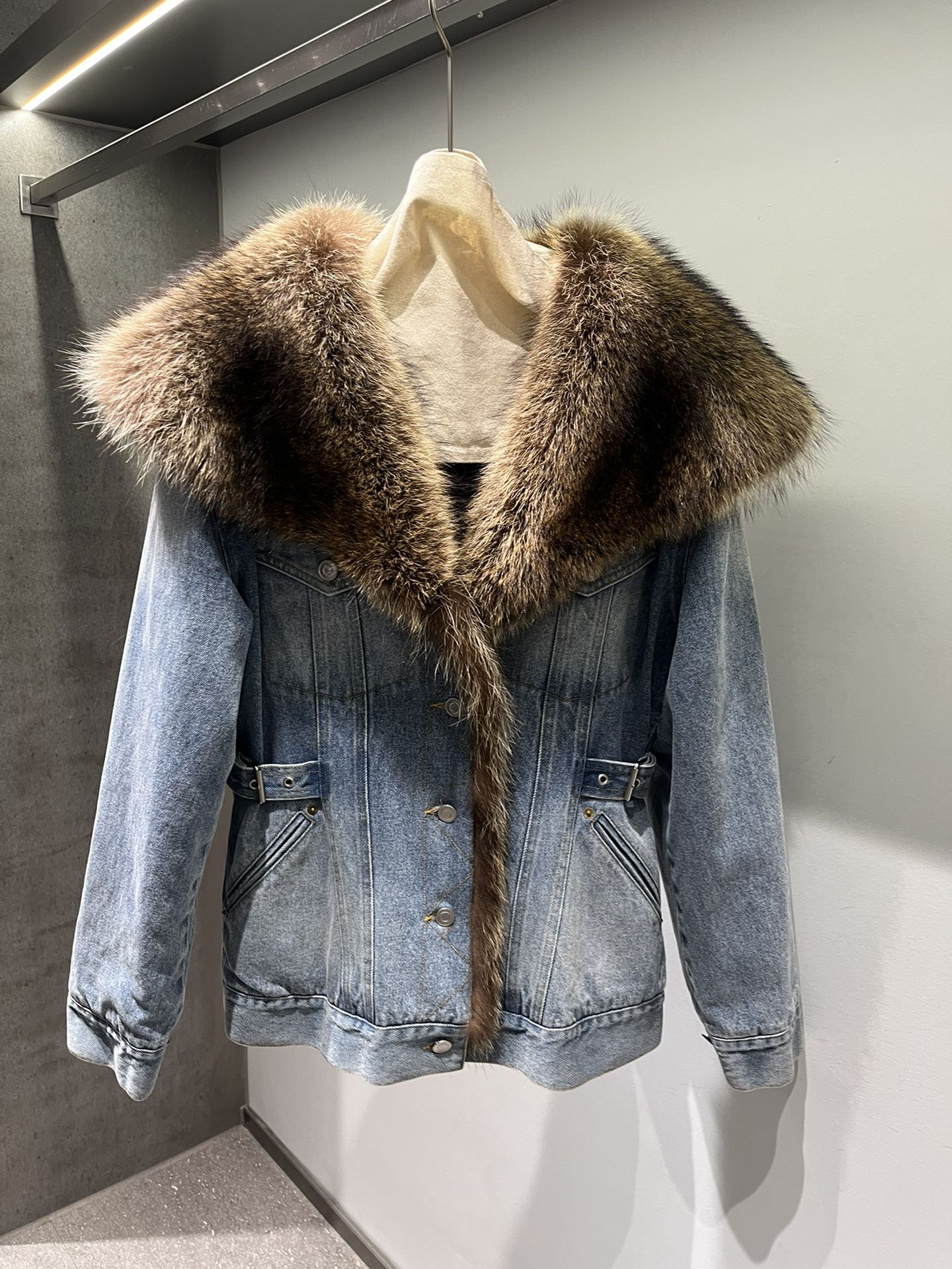 NO:637247,Extra large fur collar, if you want to change your fur, you can order from 20 pieces, women's clothing, alexander wang19860909超大毛领,如果想换毛可接订单二十件起,女装,alexander wang,Women's clothing