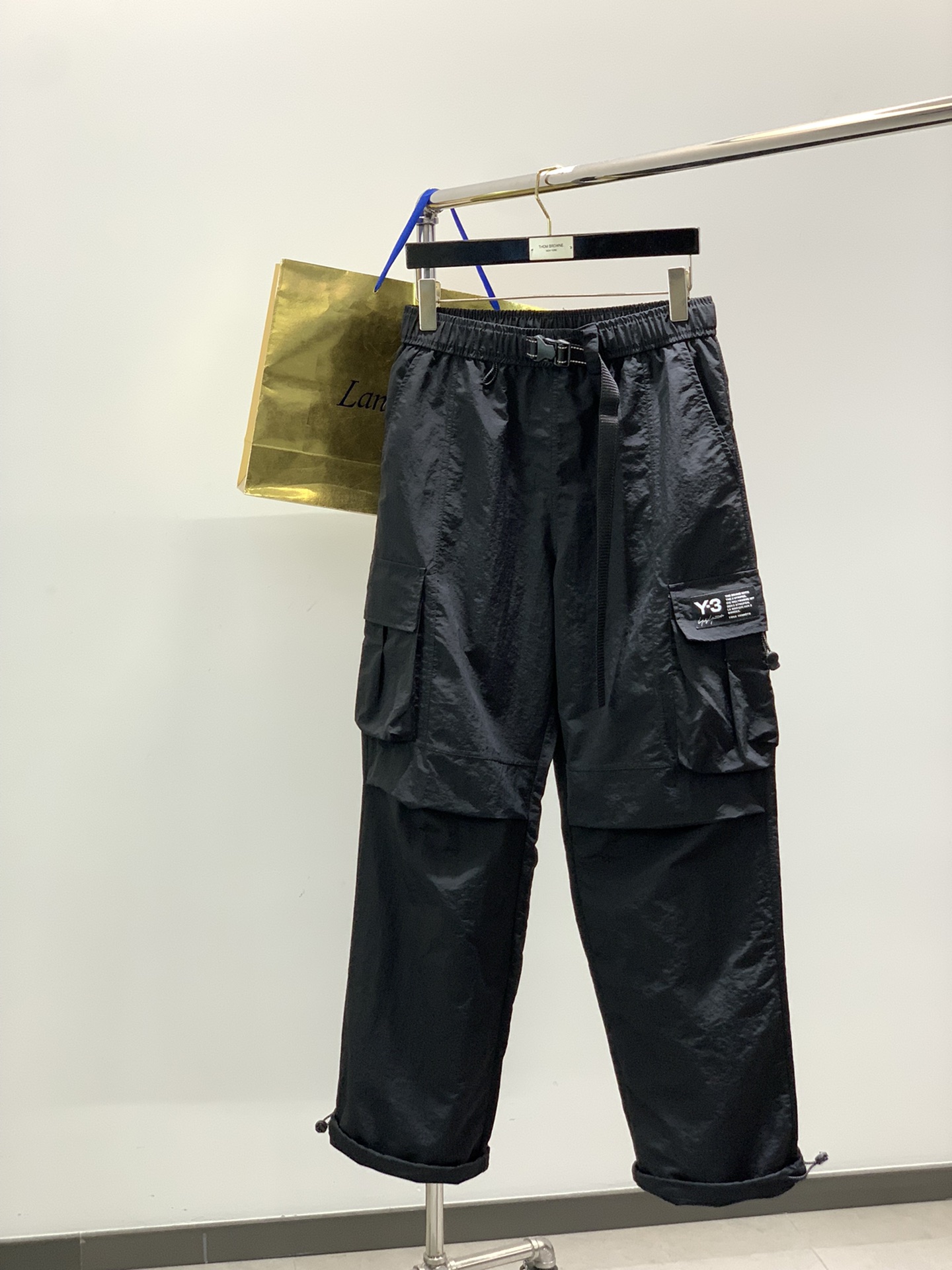 NO:703324,, Y-3 Yohji Yamamoto, the latest autumn product, available at counters simultaneously, original goods, fashionable casual pants, imported original fabrics, excellent comfort, classic Y3 letter logo, extremely high grade, comfortable and breathable, fashionable and stylish upper body, size M-3XL,,19860909,Y-3 山本耀司,秋季最新品,专柜同步有售,原单狠货,时尚休闲裤,进口原版面料,舒适度极佳,经典Y3字母logo,档次极高,舒适透气,上身时尚有型,码数M-3XL,,,Men's clothing