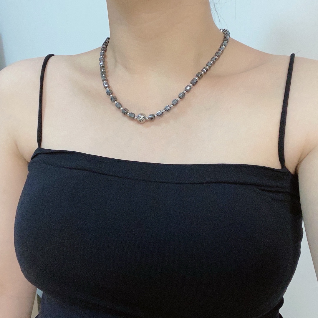 NO:583458,Chanel's Chanel letter double C high-grade sudden natural black gallstone necklace, a necklace with health benefits, thick and full of classics, a hot hit, the big brand Fragrant Grandma, this brand is absolutely known among fashionable women, and everyone knows its classics and time. It is a well-known brand that will be popular every time it is shipped. It is a well-known brand that synchronizes with genuine counters and opens molds. Exclusive high-end quality, super easy to sell, super popular, neutral style, can be worn by both men and women!  , jewelry boutique, chanel, chanel, necklace19860909香奈儿Chanel字母双C高级突天然黑胆石项链,具有保健功效的项链厚实感十足经典火热爆款来袭大牌香奶奶这个品牌在时尚女性当中绝对无所不知都知道它的经典与岁月逢出货必火的一个知名品牌同步专柜正品开模独家高端品质超好卖超抢手中性款男女都可佩戴！,饰品精品,chanel,chanel,necklace,Jewelry