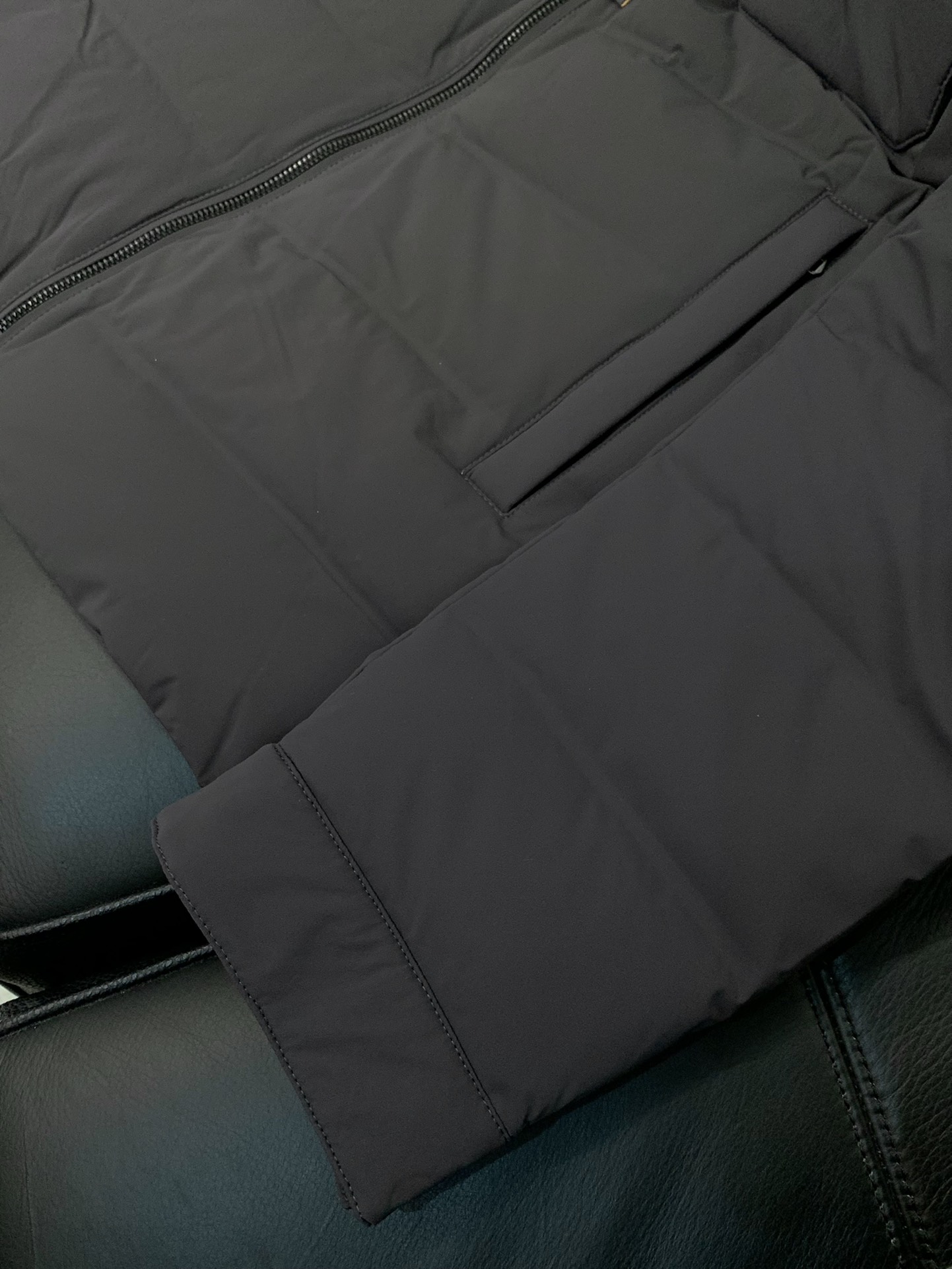 ，杰尼亚 Zegna，2025冬季最新品，专柜同步有售，原单狠货，时尚休闲羽绒服，采用进口原版面料，舒适