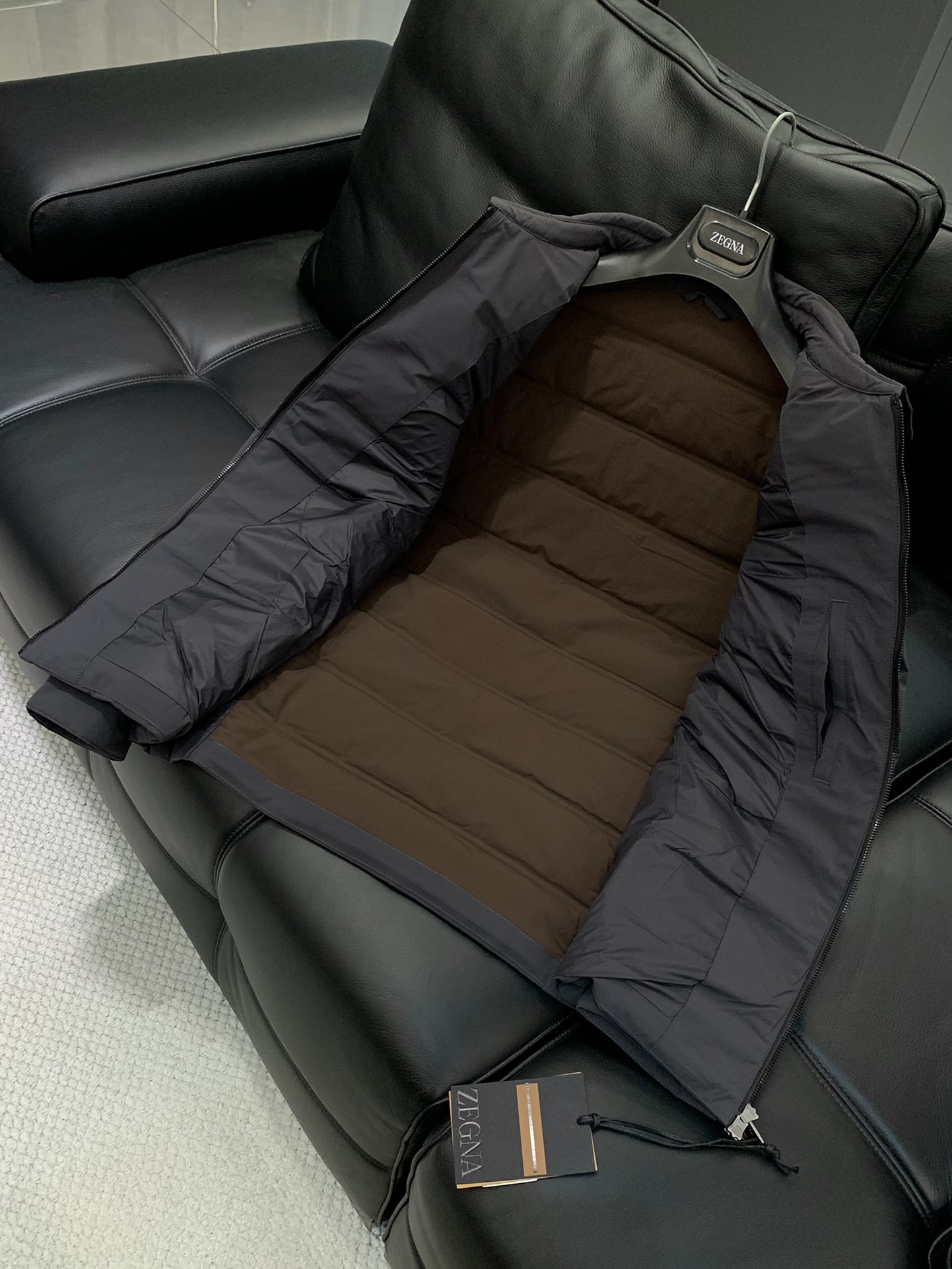 ，杰尼亚 Zegna，2025冬季最新品，专柜同步有售，原单狠货，时尚休闲羽绒服，采用进口原版面料，舒适