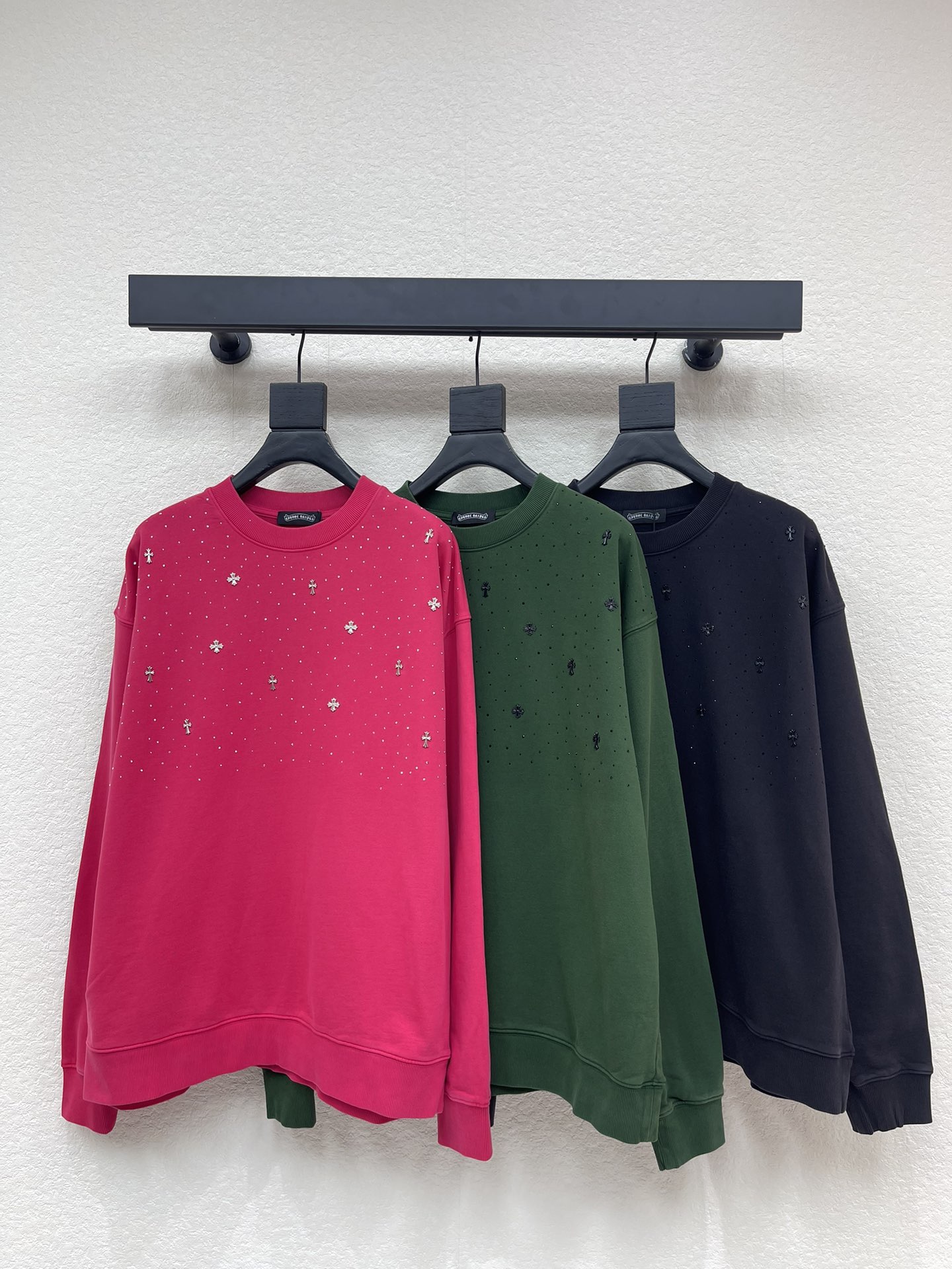 NO:708539,Chrome Heart* Chrome heart beaded cross heavy craftsmanship Original fabric High weight round neck sweatshirt Customized distressed washed fabric It feels very comfortable, fashionable and personalized. It is a super versatile and good-looking one. It is very suitable for men and women. It is a must-have for everyone. Sizes S-XL,,chrome hearts,chrome hearts,hoodie,sweatshirts,19860909Chrome Heart*克罗心钉珠十字架重工工艺 原版面料 高克重圆领卫衣 定制做旧洗水面料 手感非常舒服  时尚又个性 超级百搭好看的一款 男女都非常合适 人手必备款 尺码S-XL,,chrome hearts,chrome hearts,hoodie,sweatshirts,,Women's clothing