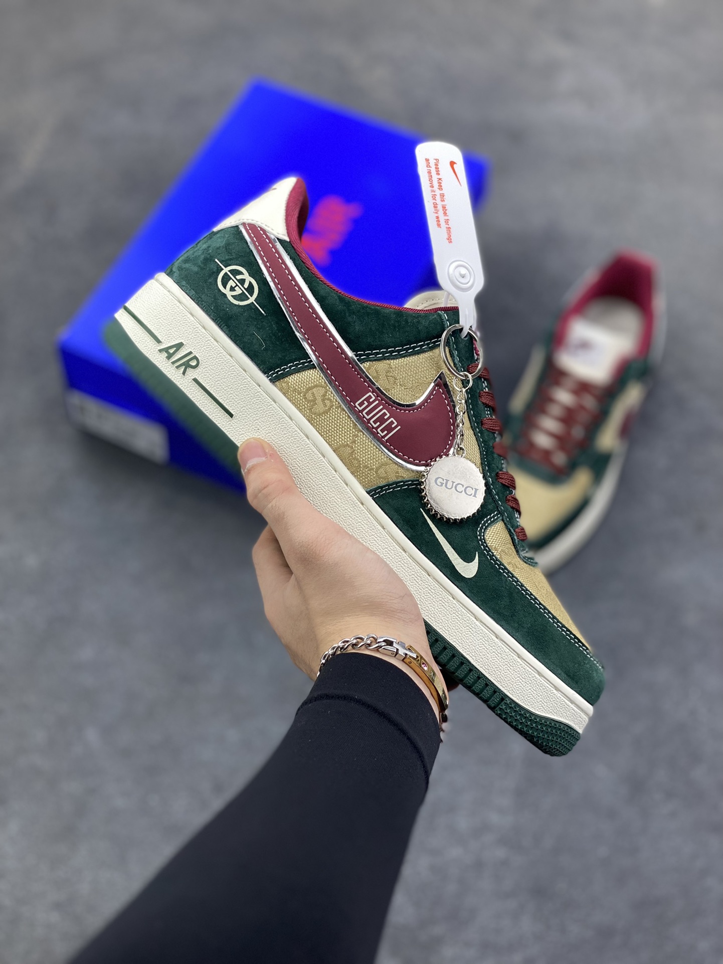 NIke Air Force 1 \’07 Low “古驰联名——卡其朱砂勾”空军一号 低帮 运动鞋 休闲鞋 折边针车 工艺难度大 原楦头原纸板 原装鞋盒 定制五金配件 内置全掌气垫 原厂鞋底 货号：SY1388-007 尺码：36 36.5 37.5 38 38.5 39 40 40.5 41 42 42.5 43 44 44.5 45-选品中心