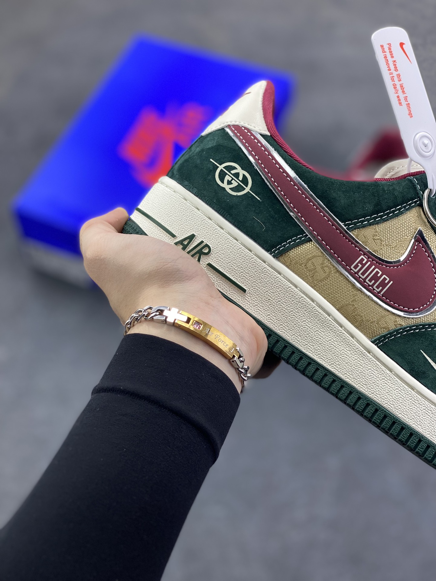 图片[6]-NIke Air Force 1 \’07 Low “古驰联名——卡其朱砂勾”空军一号 低帮 运动鞋 休闲鞋 折边针车 工艺难度大 原楦头原纸板 原装鞋盒 定制五金配件 内置全掌气垫 原厂鞋底 货号：SY1388-007 尺码：36 36.5 37.5 38 38.5 39 40 40.5 41 42 42.5 43 44 44.5 45-选品中心