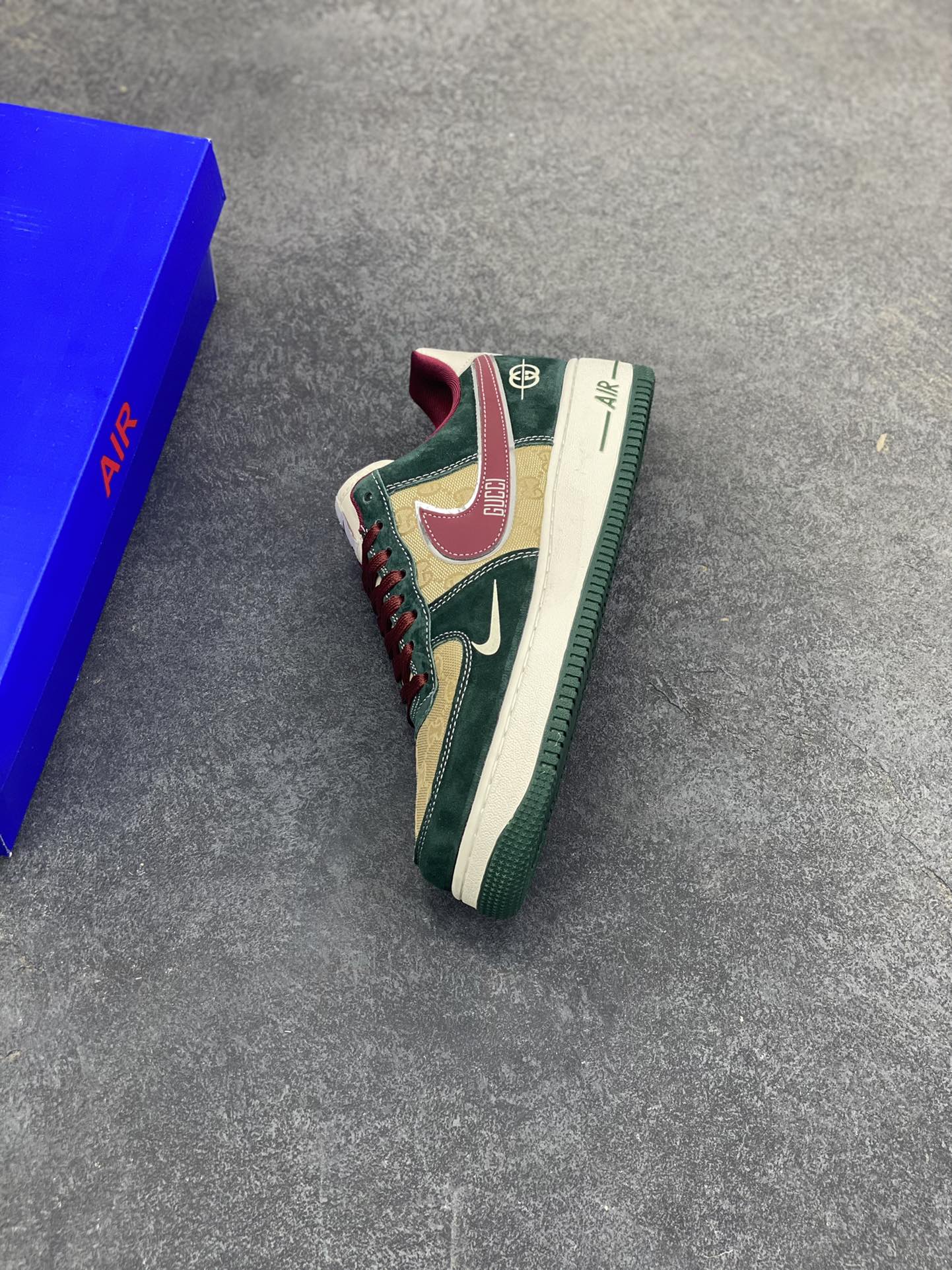 图片[7]-NIke Air Force 1 \’07 Low “古驰联名——卡其朱砂勾”空军一号 低帮 运动鞋 休闲鞋 折边针车 工艺难度大 原楦头原纸板 原装鞋盒 定制五金配件 内置全掌气垫 原厂鞋底 货号：SY1388-007 尺码：36 36.5 37.5 38 38.5 39 40 40.5 41 42 42.5 43 44 44.5 45-选品中心