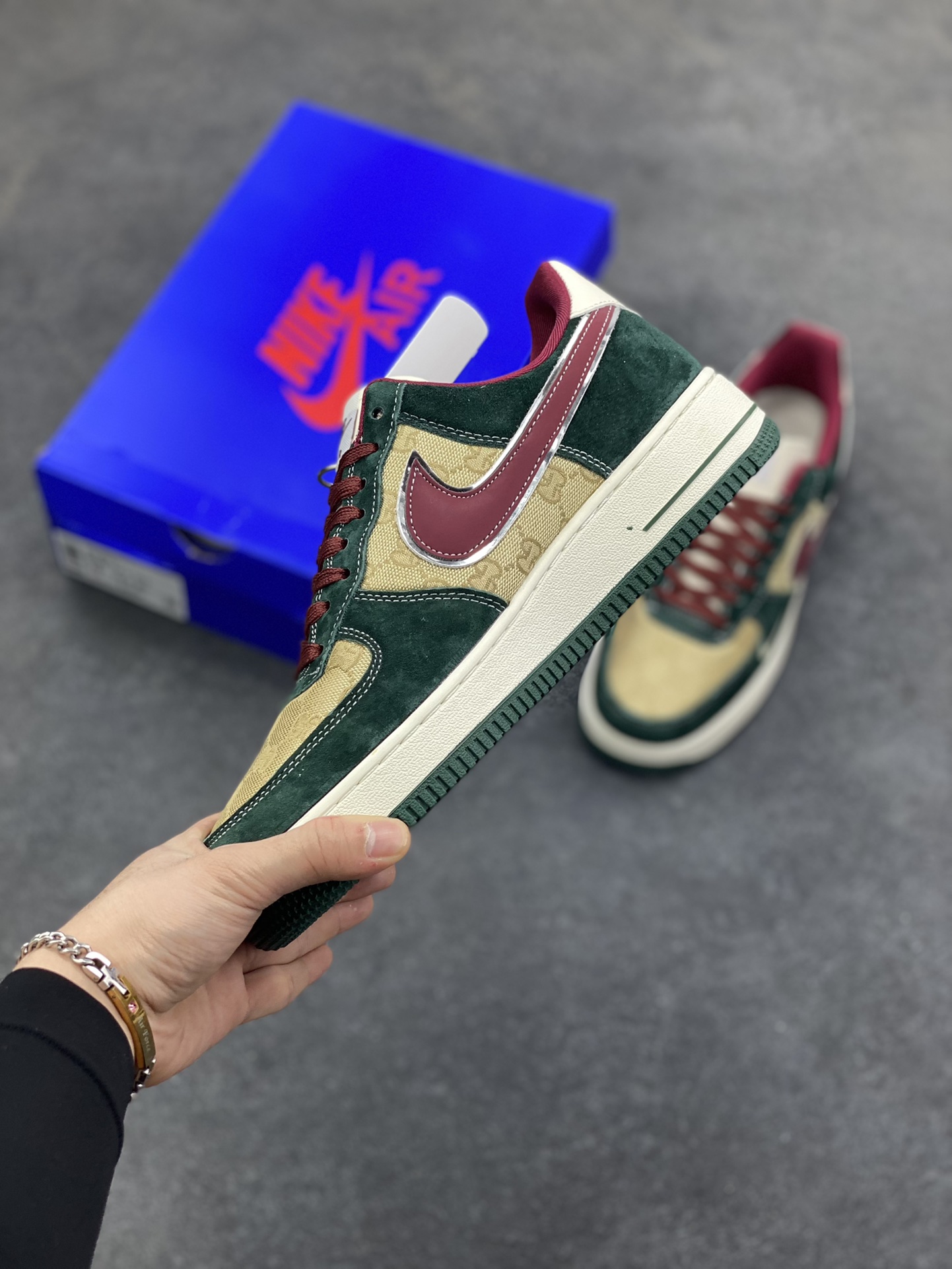 图片[3]-NIke Air Force 1 \’07 Low “古驰联名——卡其朱砂勾”空军一号 低帮 运动鞋 休闲鞋 折边针车 工艺难度大 原楦头原纸板 原装鞋盒 定制五金配件 内置全掌气垫 原厂鞋底 货号：SY1388-007 尺码：36 36.5 37.5 38 38.5 39 40 40.5 41 42 42.5 43 44 44.5 45-选品中心