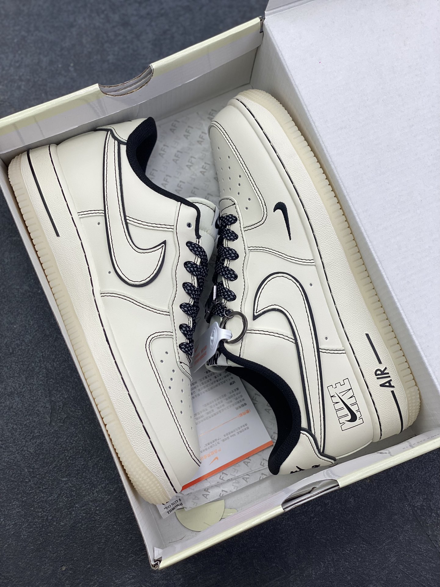 图片[9]-NIke Air Force 1 \’07 Low “NIKE——米黑兔八哥水晶底”空军一号 低帮 运动鞋 休闲鞋 折边针车 工艺难度大 原楦头原纸板 原装鞋盒 定制五金配件 内置全掌气垫 原厂鞋底 货号：SM6668-115 尺码：36 36.5 37.5 38 38.5 39 40 40.5 41 42 42.5 43 44 44.5 45-选品中心