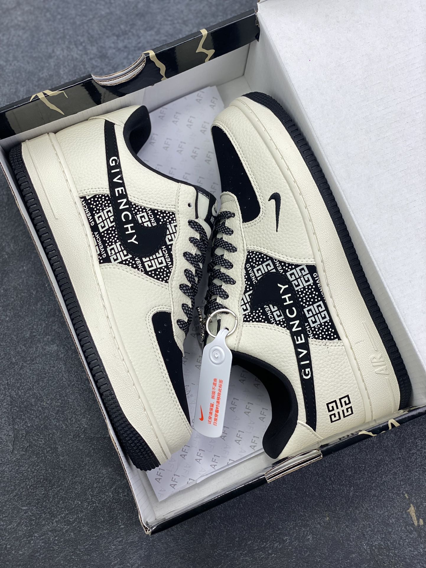 图片[9]-Nike Air Force 1 \’07 Low “纪梵希联名——印字米黑勾”空军一号 高端定制 低帮 运动鞋 休闲鞋 折边针车 工艺难度大 原楦头原纸板 原装鞋盒 定制五金配件 内置全掌气垫 原厂鞋底 货号：KJ1688-021 尺码：36 36.5 37.5 38 38.5 39 40 40.5 41 42 42.5 43 44 44.5 45-选品中心