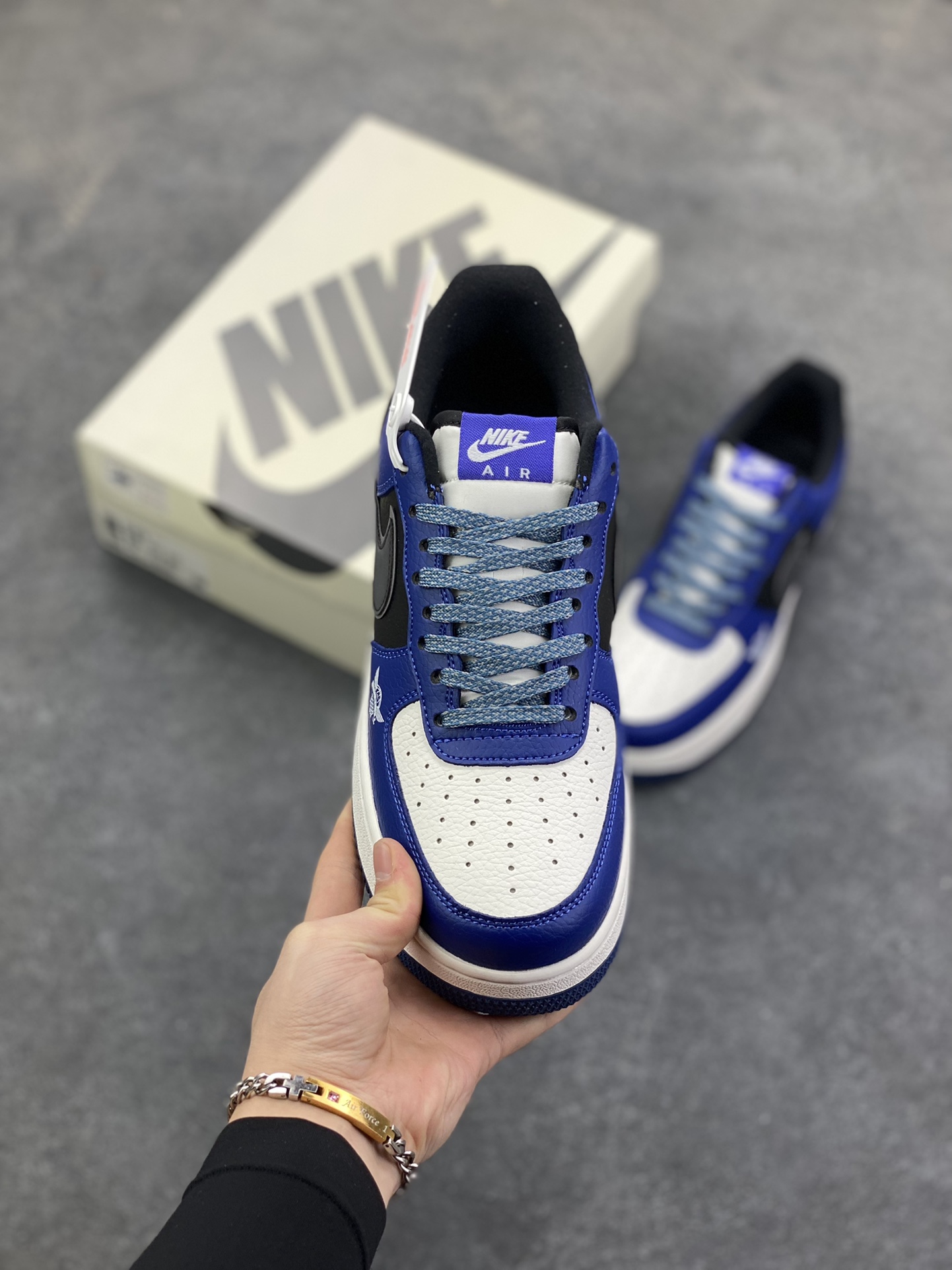 图片[2]-Nike Air Force 1 \’07 Low “北面联名 古驰联名——白蓝黑”空军一号 高端定制 低帮 运动鞋 休闲鞋 折边针车 工艺难度大 原楦头原纸板 原装鞋盒 定制五金配件 内置全掌气垫 原厂鞋底 货号：XJ9168-001 尺码：36 36.5 37.5 38 38.5 39 40 40.5 41 42 42.5 43 44 44.5 45-选品中心