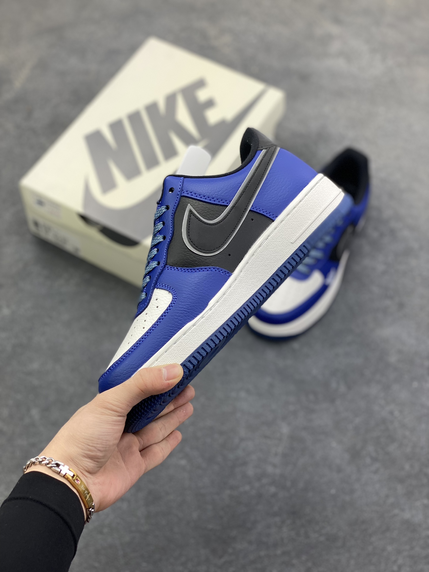 图片[3]-Nike Air Force 1 \’07 Low “北面联名 古驰联名——白蓝黑”空军一号 高端定制 低帮 运动鞋 休闲鞋 折边针车 工艺难度大 原楦头原纸板 原装鞋盒 定制五金配件 内置全掌气垫 原厂鞋底 货号：XJ9168-001 尺码：36 36.5 37.5 38 38.5 39 40 40.5 41 42 42.5 43 44 44.5 45-选品中心