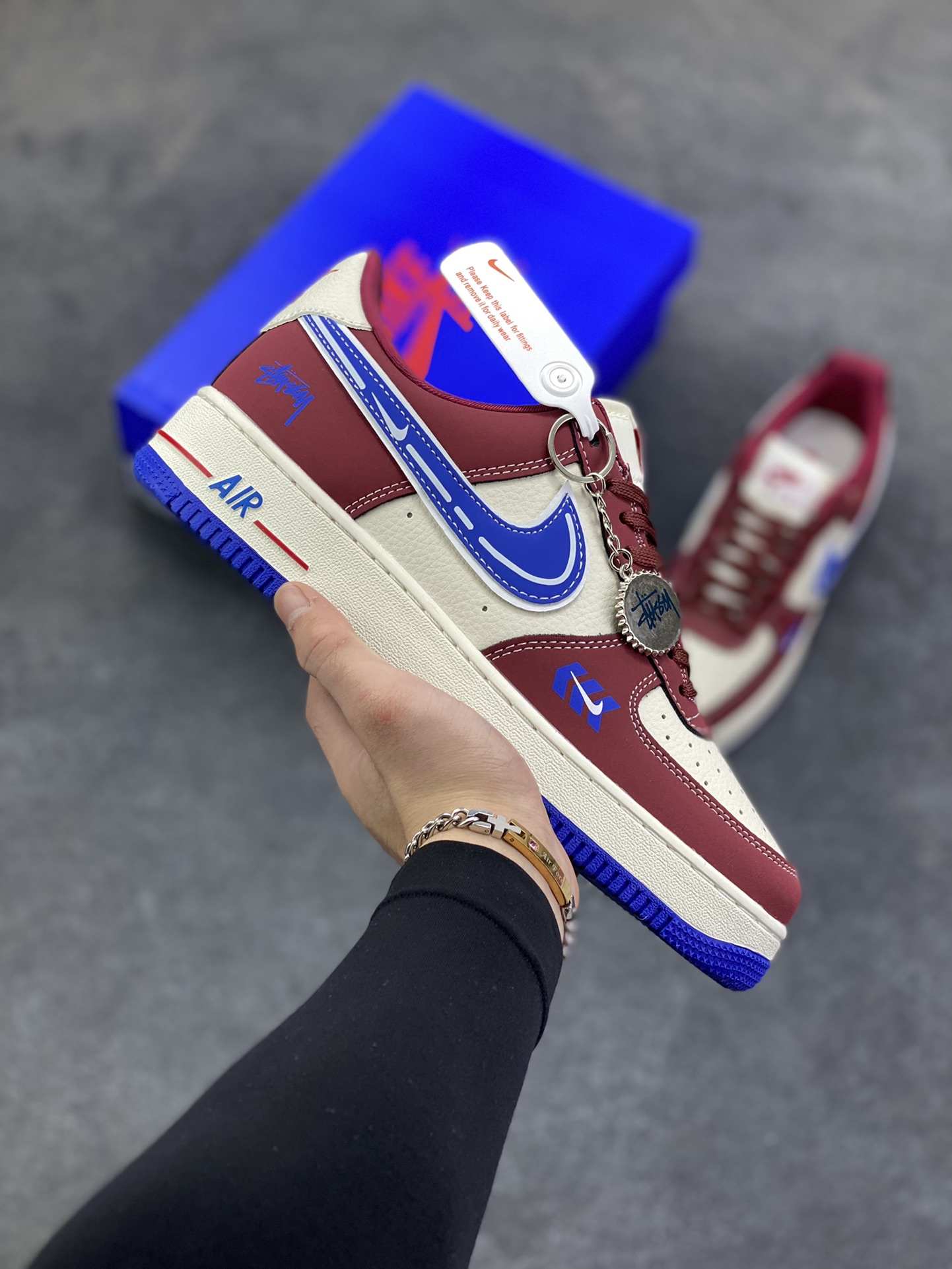 NIke Air Force 1 \'07 Low “斯图西联名——焦糖蓝勾”空军一号 低帮 运动鞋 休闲鞋 折边针车 工艺难度大 原楦头原纸板 原装鞋盒 定制五金配件 内置全掌气垫 原厂鞋底 货号：SY1388-005 尺码：36 36.5 37.5 38 38.5 39 40 40.5 41 42 42.5 43 44 44.5 45-选品中心