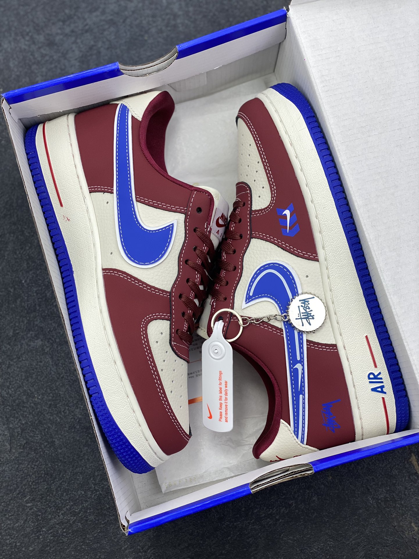 图片[9]-NIke Air Force 1 \’07 Low “斯图西联名——焦糖蓝勾”空军一号 低帮 运动鞋 休闲鞋 折边针车 工艺难度大 原楦头原纸板 原装鞋盒 定制五金配件 内置全掌气垫 原厂鞋底 货号：SY1388-005 尺码：36 36.5 37.5 38 38.5 39 40 40.5 41 42 42.5 43 44 44.5 45-选品中心