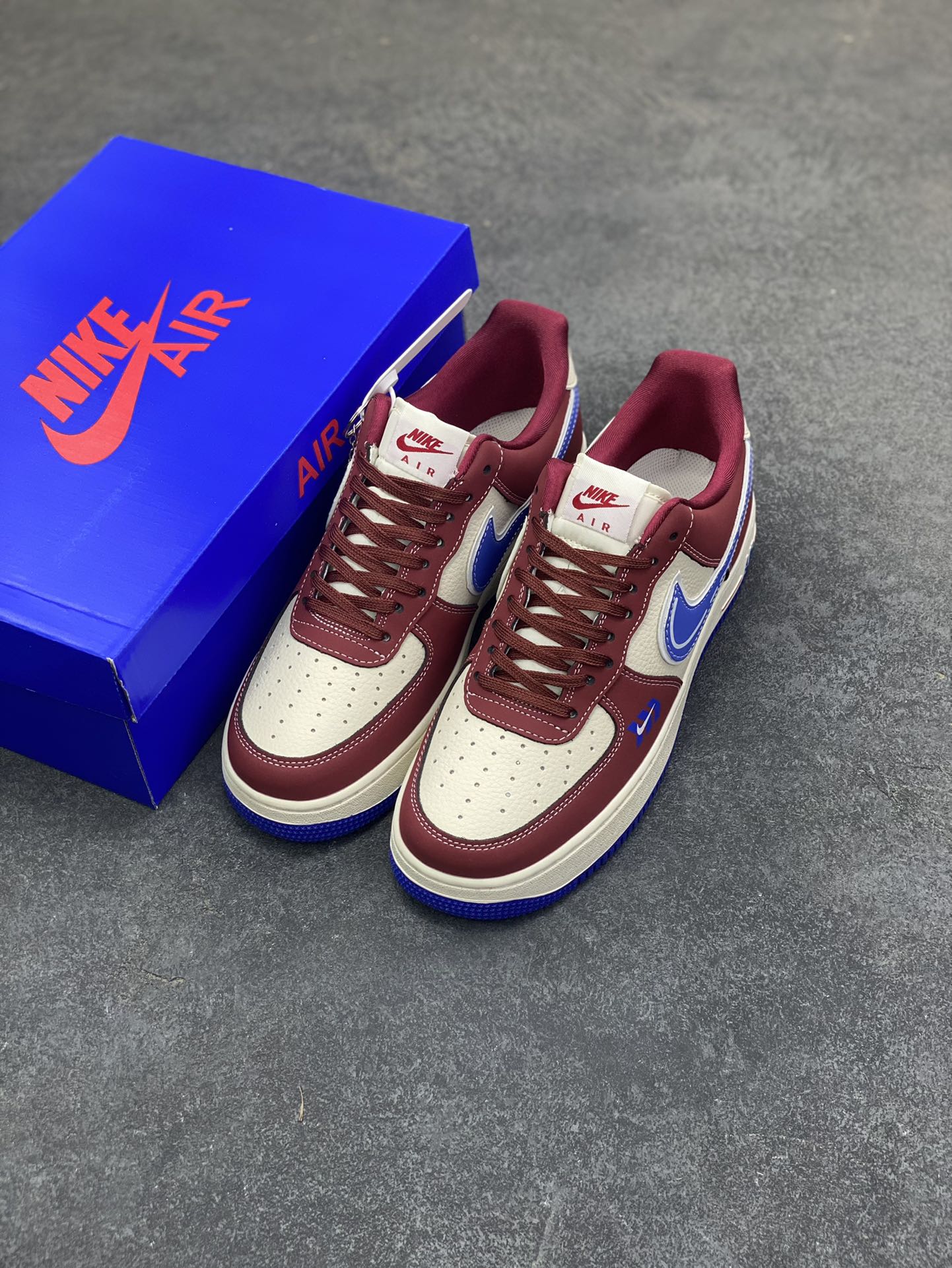图片[8]-NIke Air Force 1 \’07 Low “斯图西联名——焦糖蓝勾”空军一号 低帮 运动鞋 休闲鞋 折边针车 工艺难度大 原楦头原纸板 原装鞋盒 定制五金配件 内置全掌气垫 原厂鞋底 货号：SY1388-005 尺码：36 36.5 37.5 38 38.5 39 40 40.5 41 42 42.5 43 44 44.5 45-选品中心