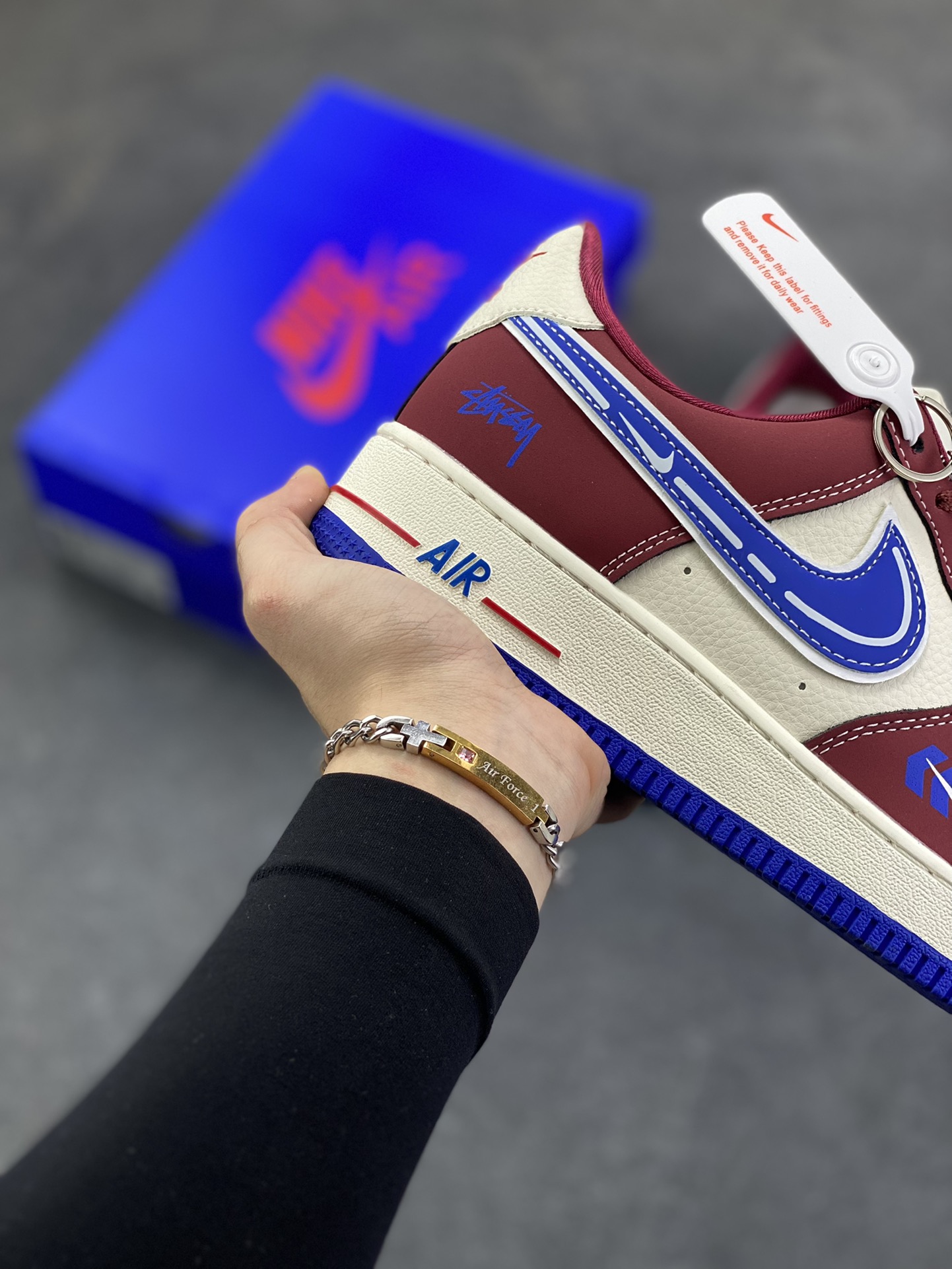 图片[6]-NIke Air Force 1 \’07 Low “斯图西联名——焦糖蓝勾”空军一号 低帮 运动鞋 休闲鞋 折边针车 工艺难度大 原楦头原纸板 原装鞋盒 定制五金配件 内置全掌气垫 原厂鞋底 货号：SY1388-005 尺码：36 36.5 37.5 38 38.5 39 40 40.5 41 42 42.5 43 44 44.5 45-选品中心