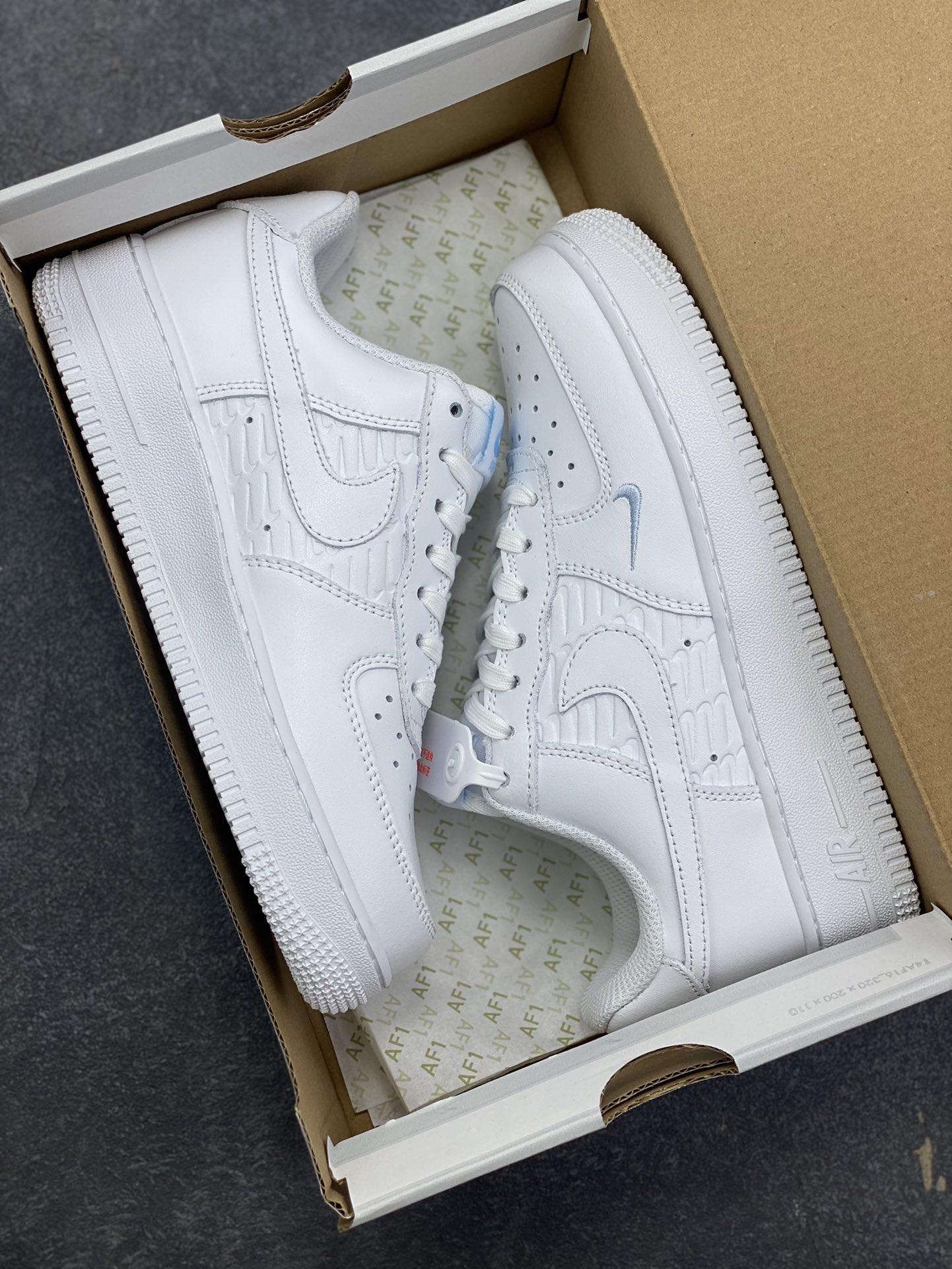 图片[9]-NK Air Force 1 空军一号 压印浮雕小勾 原楦头原纸板 打造纯正空军版型#专注外贸渠道 全掌内置蜂窝气垫 #原盒配件 原厂中底钢印、拉帮完美 货号：IH4475-100 尺码：36 36.5 37.5 38 38.5 39 40 40.5 41 42 42.5 43 44 44.5 45-选品中心