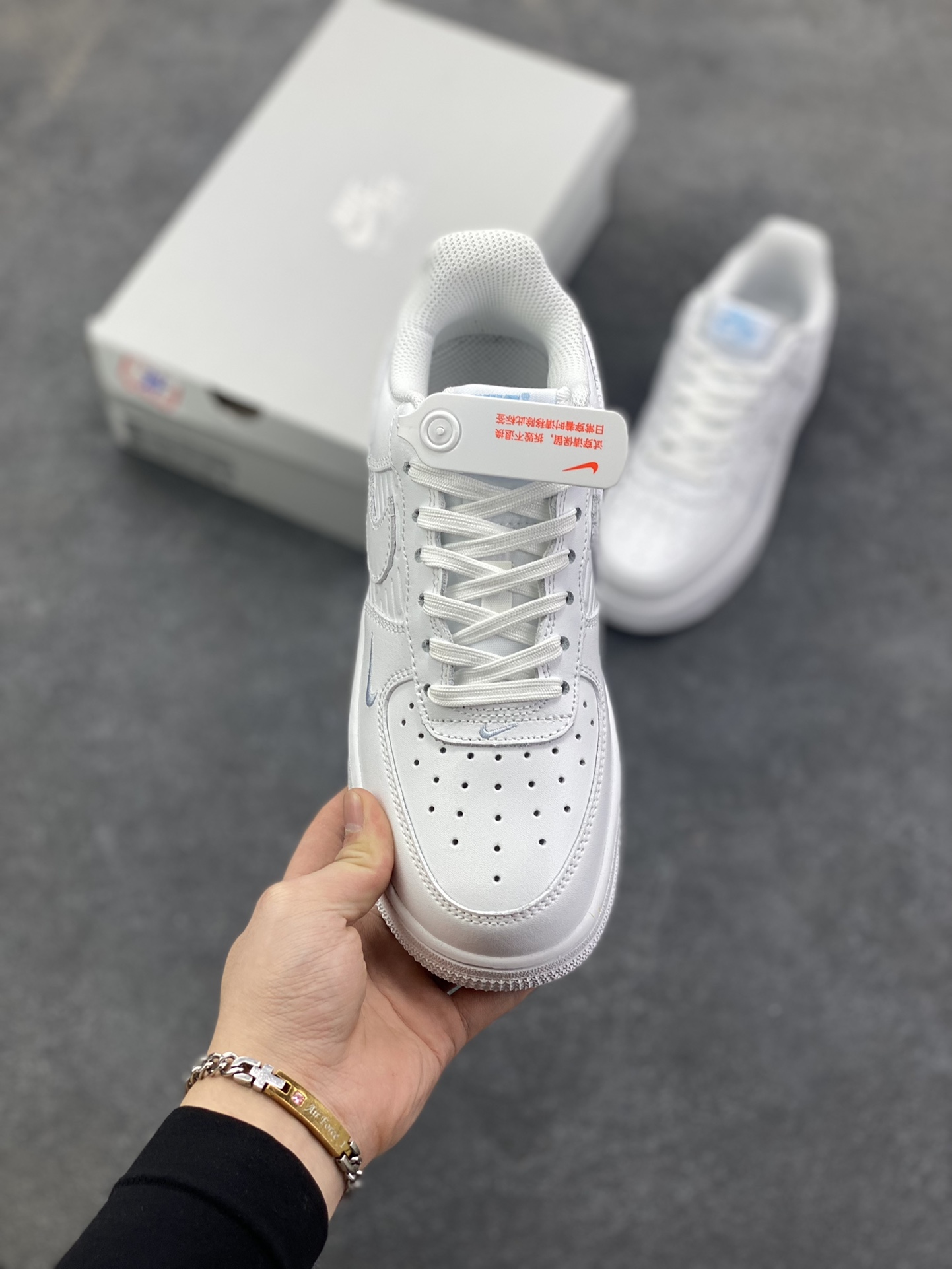 图片[2]-NK Air Force 1 空军一号 压印浮雕小勾 原楦头原纸板 打造纯正空军版型#专注外贸渠道 全掌内置蜂窝气垫 #原盒配件 原厂中底钢印、拉帮完美 货号：IH4475-100 尺码：36 36.5 37.5 38 38.5 39 40 40.5 41 42 42.5 43 44 44.5 45-选品中心