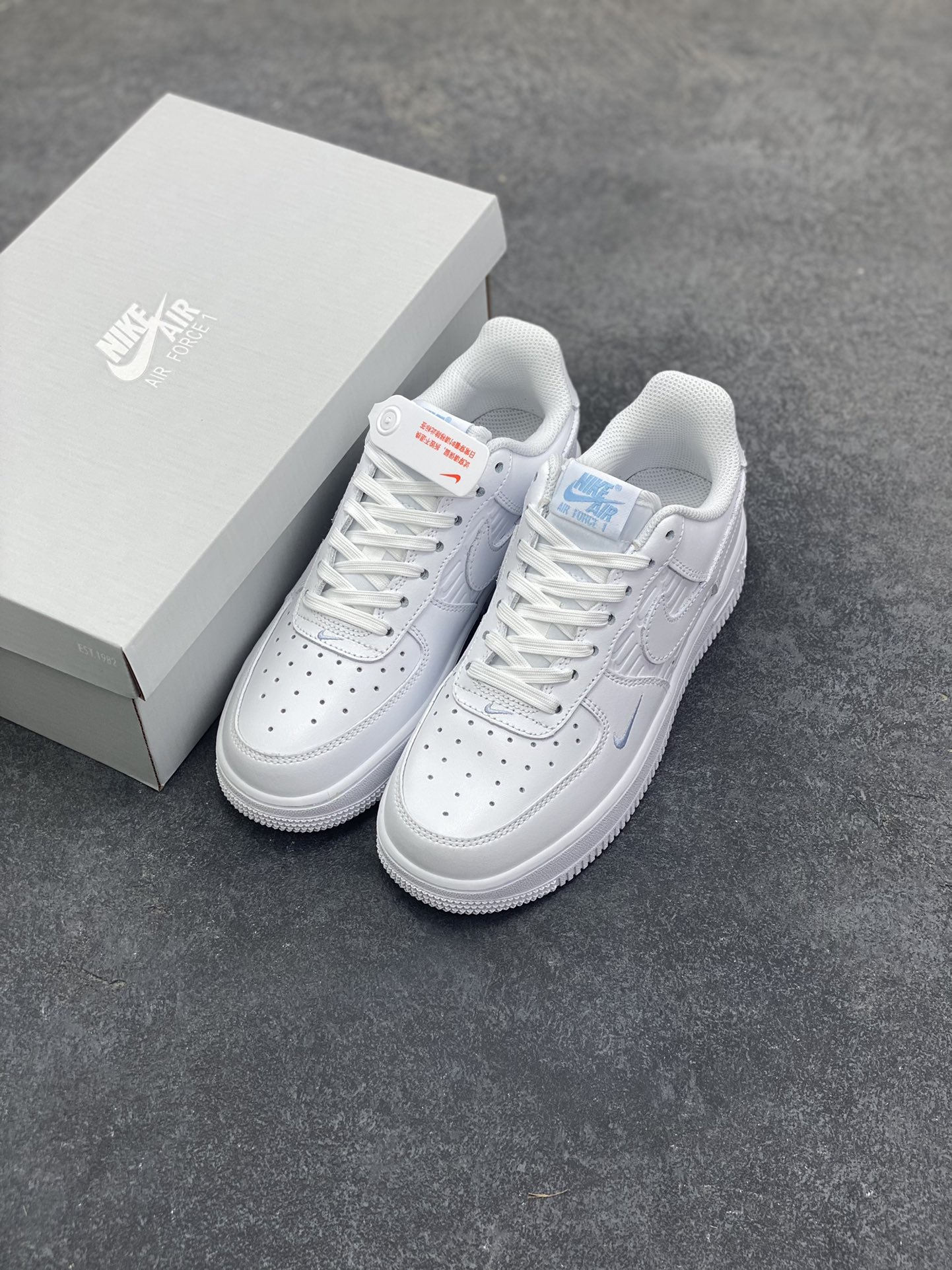 图片[8]-NK Air Force 1 空军一号 压印浮雕小勾 原楦头原纸板 打造纯正空军版型#专注外贸渠道 全掌内置蜂窝气垫 #原盒配件 原厂中底钢印、拉帮完美 货号：IH4475-100 尺码：36 36.5 37.5 38 38.5 39 40 40.5 41 42 42.5 43 44 44.5 45-选品中心