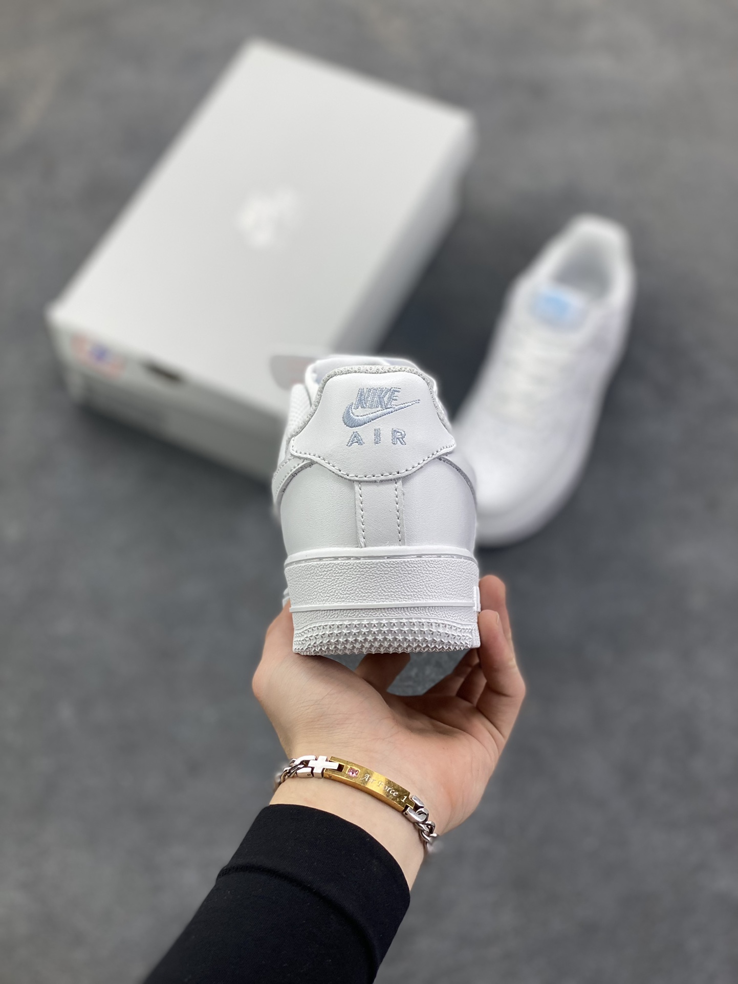 图片[4]-NK Air Force 1 空军一号 压印浮雕小勾 原楦头原纸板 打造纯正空军版型#专注外贸渠道 全掌内置蜂窝气垫 #原盒配件 原厂中底钢印、拉帮完美 货号：IH4475-100 尺码：36 36.5 37.5 38 38.5 39 40 40.5 41 42 42.5 43 44 44.5 45-选品中心