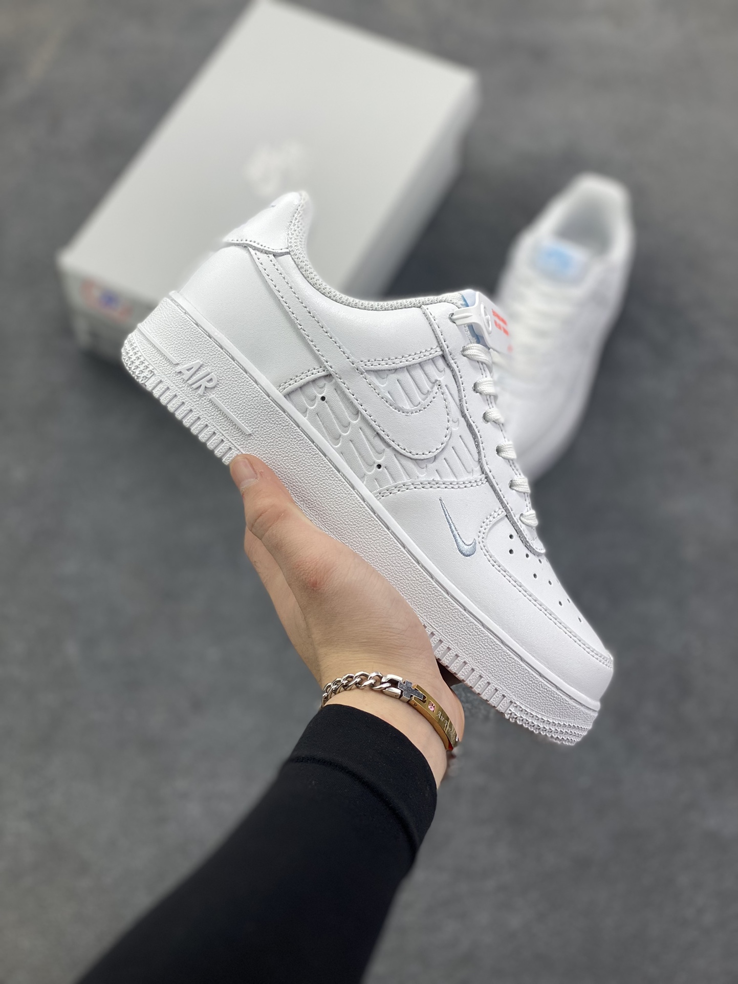 NK Air Force 1 空军一号 压印浮雕小勾 原楦头原纸板 打造纯正空军版型#专注外贸渠道 全掌内置蜂窝气垫 #原盒配件 原厂中底钢印、拉帮完美 货号：IH4475-100 尺码：36 36.5 37.5 38 38.5 39 40 40.5 41 42 42.5 43 44 44.5 45-选品中心