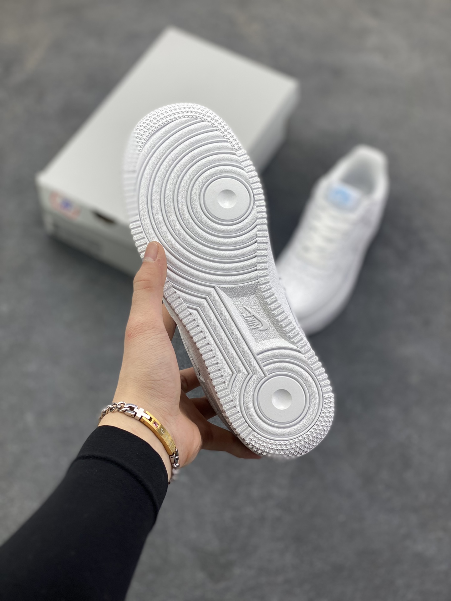 图片[5]-NK Air Force 1 空军一号 压印浮雕小勾 原楦头原纸板 打造纯正空军版型#专注外贸渠道 全掌内置蜂窝气垫 #原盒配件 原厂中底钢印、拉帮完美 货号：IH4475-100 尺码：36 36.5 37.5 38 38.5 39 40 40.5 41 42 42.5 43 44 44.5 45-选品中心