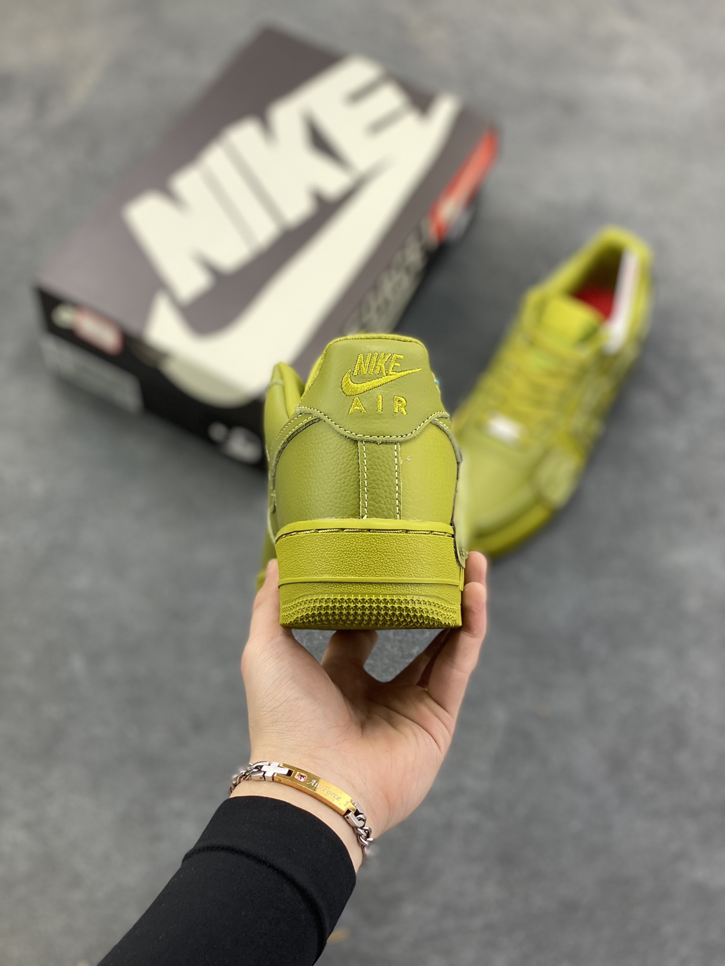 图片[4]-Nk Air Force 1\’07 Low 联名款 3M反光 空军一号低帮休闲板鞋 。搭配皮革材质打造。外侧分别饰有 SUN 以及 HINE 字样，左脚后跟处缀有 S 字样，呈现出 SUNSHINE 单词字样，设计风格酷似皮蓬。 货号：FQ7069-500 尺码：40 40.5 41 42 42.5 43 44 44.5 45 46 47.5-选品中心