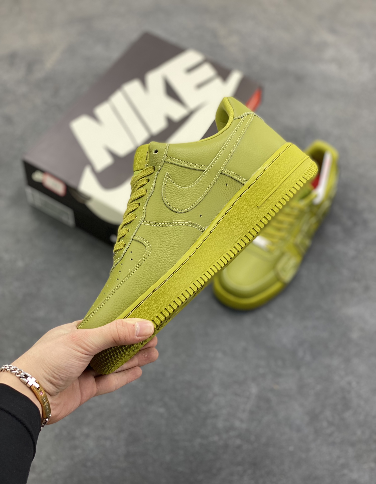 图片[3]-Nk Air Force 1\’07 Low 联名款 3M反光 空军一号低帮休闲板鞋 。搭配皮革材质打造。外侧分别饰有 SUN 以及 HINE 字样，左脚后跟处缀有 S 字样，呈现出 SUNSHINE 单词字样，设计风格酷似皮蓬。 货号：FQ7069-500 尺码：40 40.5 41 42 42.5 43 44 44.5 45 46 47.5-选品中心