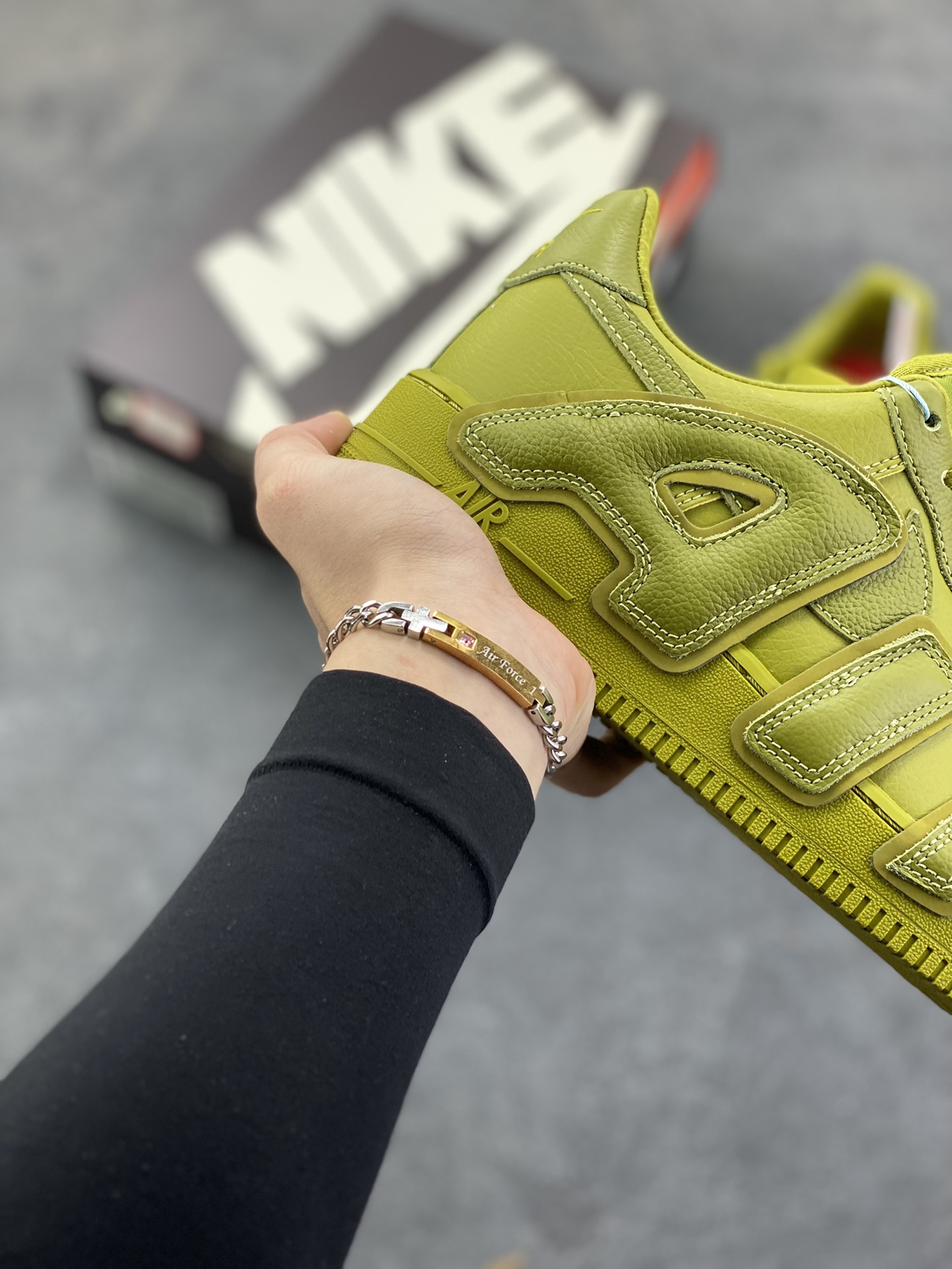 图片[6]-Nk Air Force 1\’07 Low 联名款 3M反光 空军一号低帮休闲板鞋 。搭配皮革材质打造。外侧分别饰有 SUN 以及 HINE 字样，左脚后跟处缀有 S 字样，呈现出 SUNSHINE 单词字样，设计风格酷似皮蓬。 货号：FQ7069-500 尺码：40 40.5 41 42 42.5 43 44 44.5 45 46 47.5-选品中心