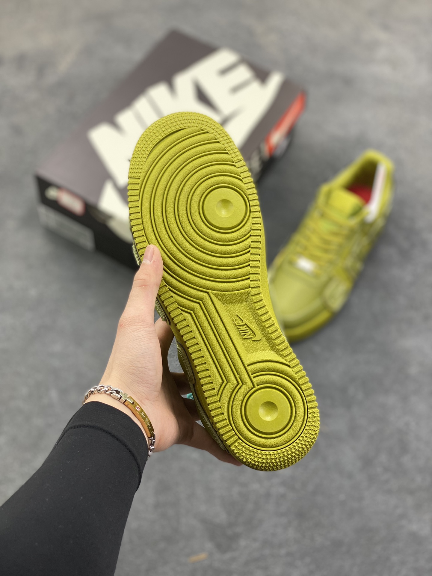 图片[5]-Nk Air Force 1\’07 Low 联名款 3M反光 空军一号低帮休闲板鞋 。搭配皮革材质打造。外侧分别饰有 SUN 以及 HINE 字样，左脚后跟处缀有 S 字样，呈现出 SUNSHINE 单词字样，设计风格酷似皮蓬。 货号：FQ7069-500 尺码：40 40.5 41 42 42.5 43 44 44.5 45 46 47.5-选品中心