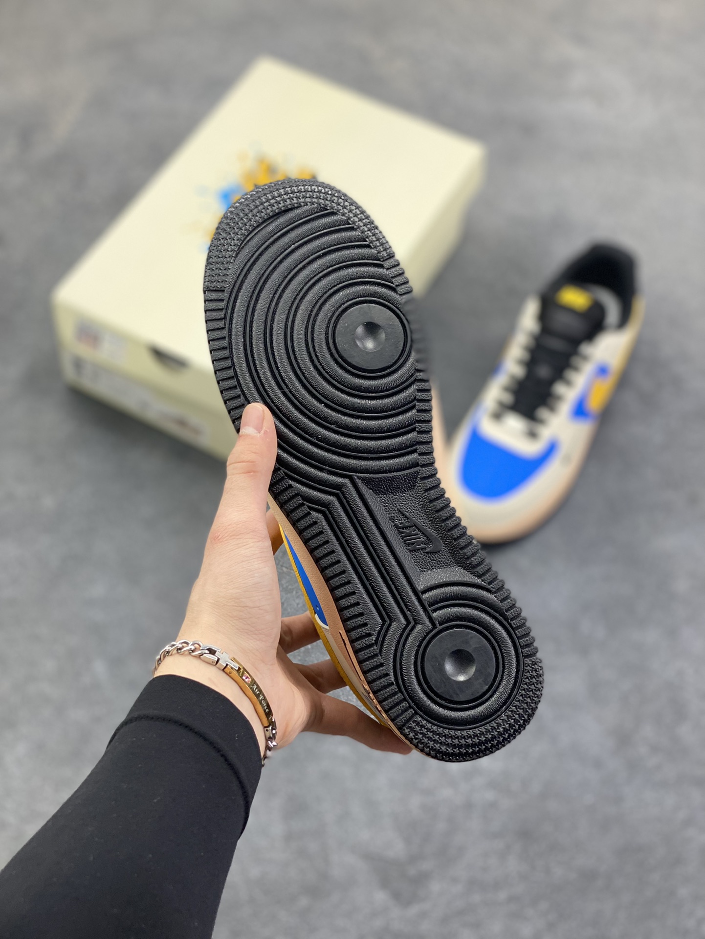 图片[5]-NIke Air Force 1 \’07 Low NIKE–拼接缤纷 空军一号低帮 运动鞋 休闲鞋 折边针车 工艺难度大 原楦头原纸板 高级牛仔 高端定制鞋盒 原厂鞋底 超高清洁度 细节完美 货号：NH0601-577 尺码：36 36.5 37.5 38 38.5 39 40 40.5 41 42 42.5 43 44 44.5 45-选品中心