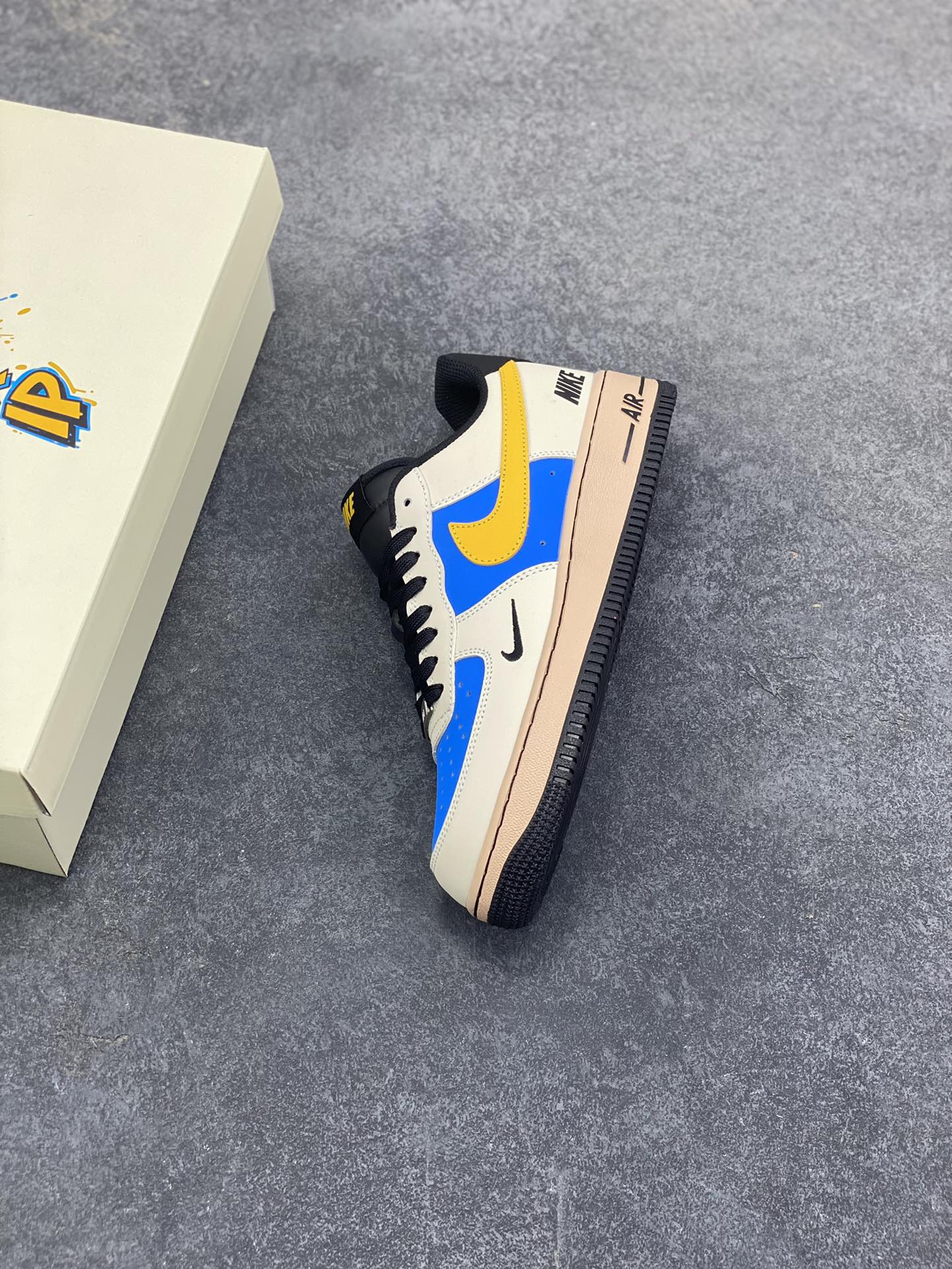 图片[7]-NIke Air Force 1 \’07 Low NIKE–拼接缤纷 空军一号低帮 运动鞋 休闲鞋 折边针车 工艺难度大 原楦头原纸板 高级牛仔 高端定制鞋盒 原厂鞋底 超高清洁度 细节完美 货号：NH0601-577 尺码：36 36.5 37.5 38 38.5 39 40 40.5 41 42 42.5 43 44 44.5 45-选品中心