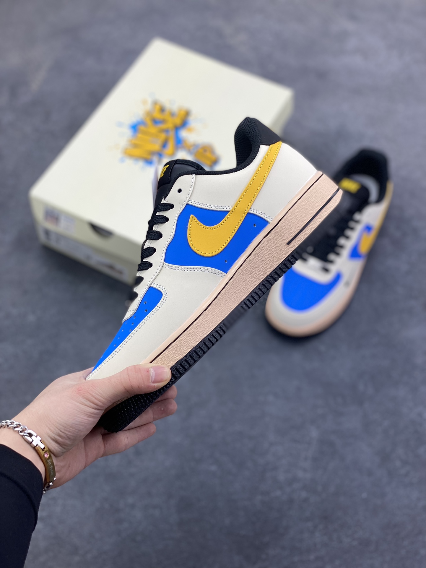 图片[3]-NIke Air Force 1 \’07 Low NIKE–拼接缤纷 空军一号低帮 运动鞋 休闲鞋 折边针车 工艺难度大 原楦头原纸板 高级牛仔 高端定制鞋盒 原厂鞋底 超高清洁度 细节完美 货号：NH0601-577 尺码：36 36.5 37.5 38 38.5 39 40 40.5 41 42 42.5 43 44 44.5 45-选品中心