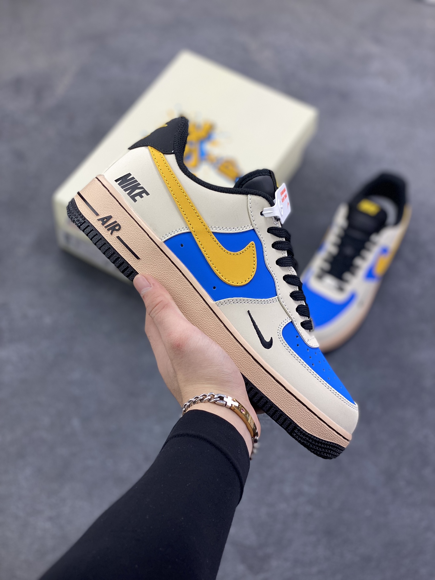 NIke Air Force 1 \’07 Low NIKE–拼接缤纷 空军一号低帮 运动鞋 休闲鞋 折边针车 工艺难度大 原楦头原纸板 高级牛仔 高端定制鞋盒 原厂鞋底 超高清洁度 细节完美 货号：NH0601-577 尺码：36 36.5 37.5 38 38.5 39 40 40.5 41 42 42.5 43 44 44.5 45-选品中心