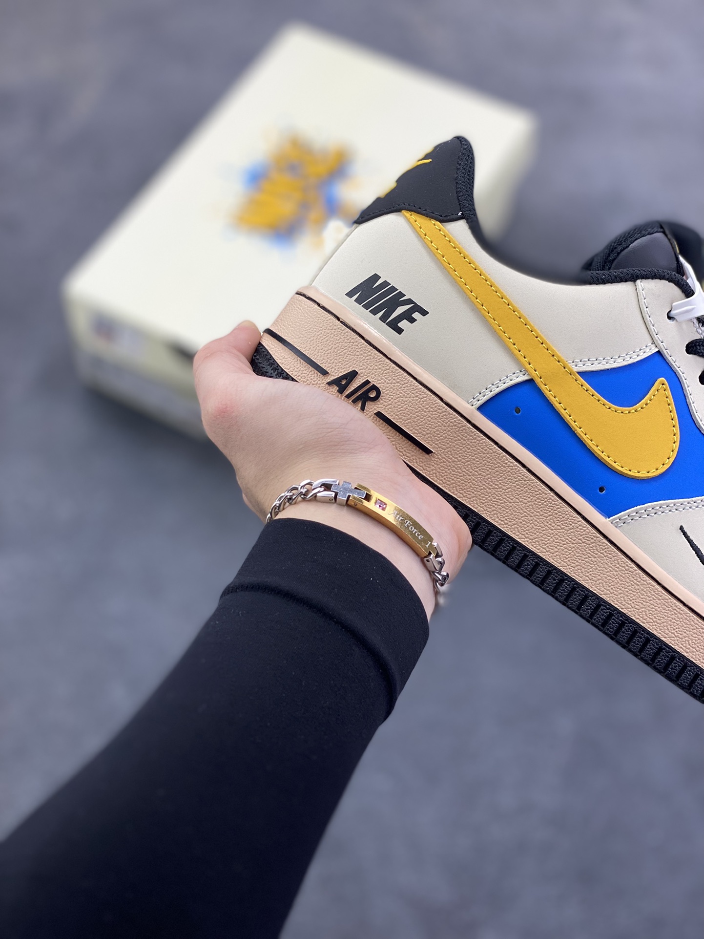 图片[6]-NIke Air Force 1 \’07 Low NIKE–拼接缤纷 空军一号低帮 运动鞋 休闲鞋 折边针车 工艺难度大 原楦头原纸板 高级牛仔 高端定制鞋盒 原厂鞋底 超高清洁度 细节完美 货号：NH0601-577 尺码：36 36.5 37.5 38 38.5 39 40 40.5 41 42 42.5 43 44 44.5 45-选品中心